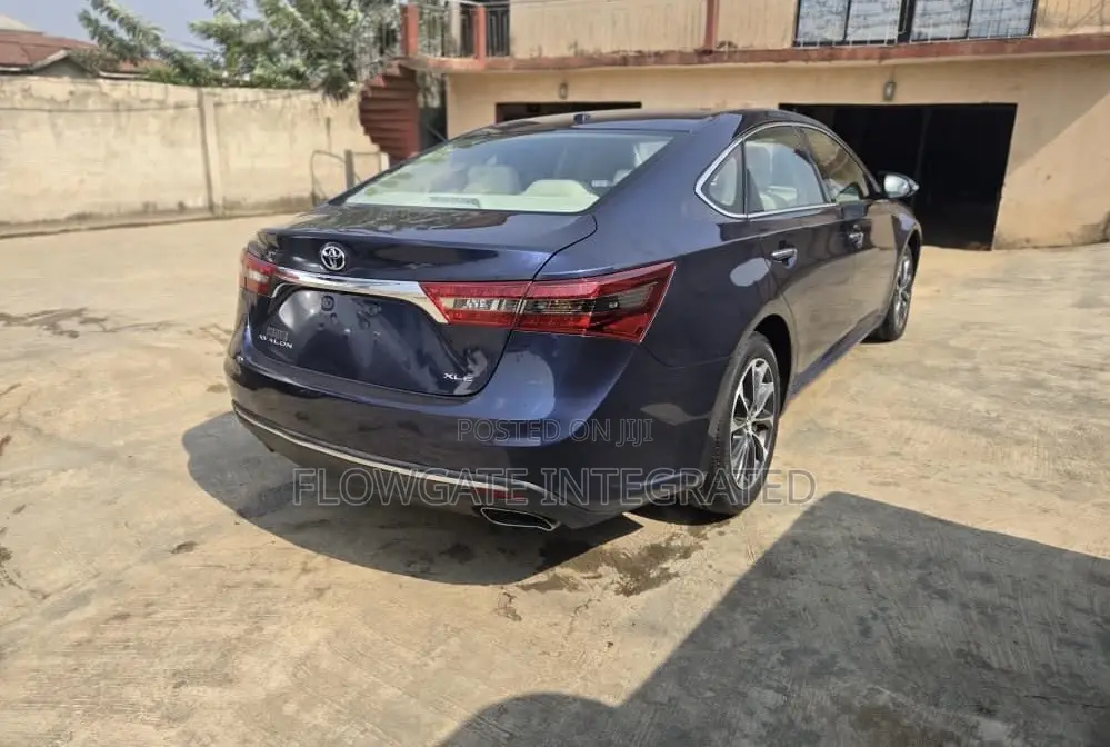 Toyota Avalon XLE Premium FWD Sedan (3.6L 6cyl 6A) 2016 Blue