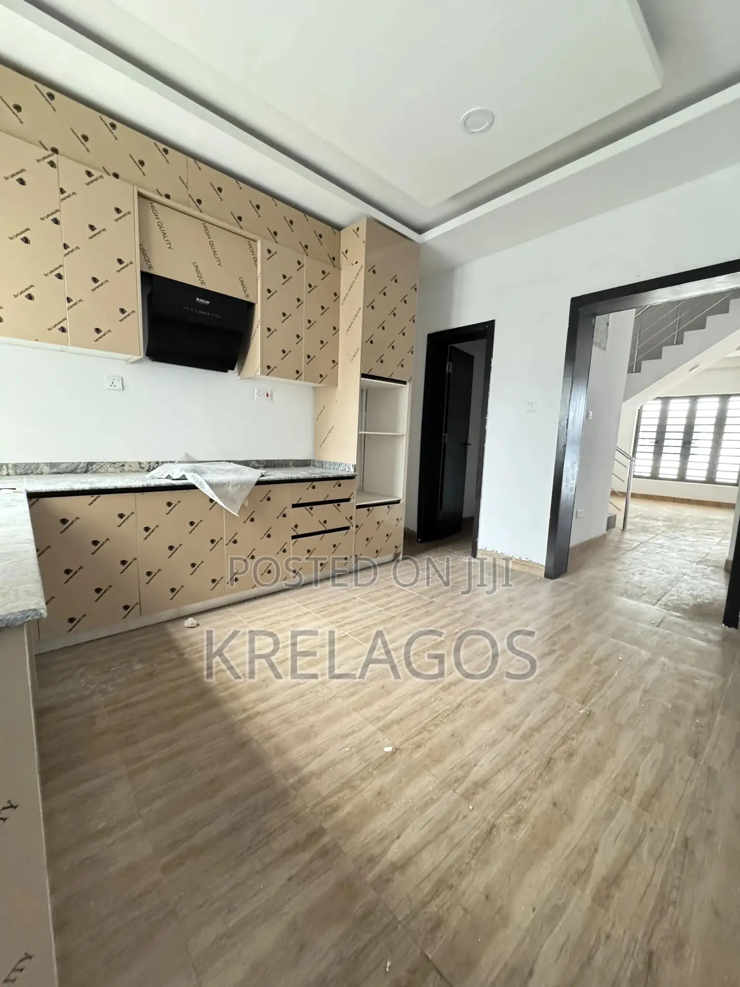 4bdrm Duplex in Orchid, Chevron for sale
