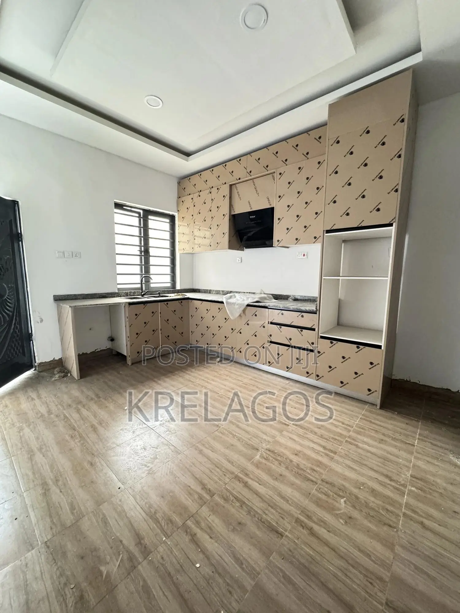 4bdrm Duplex in Orchid, Chevron for sale