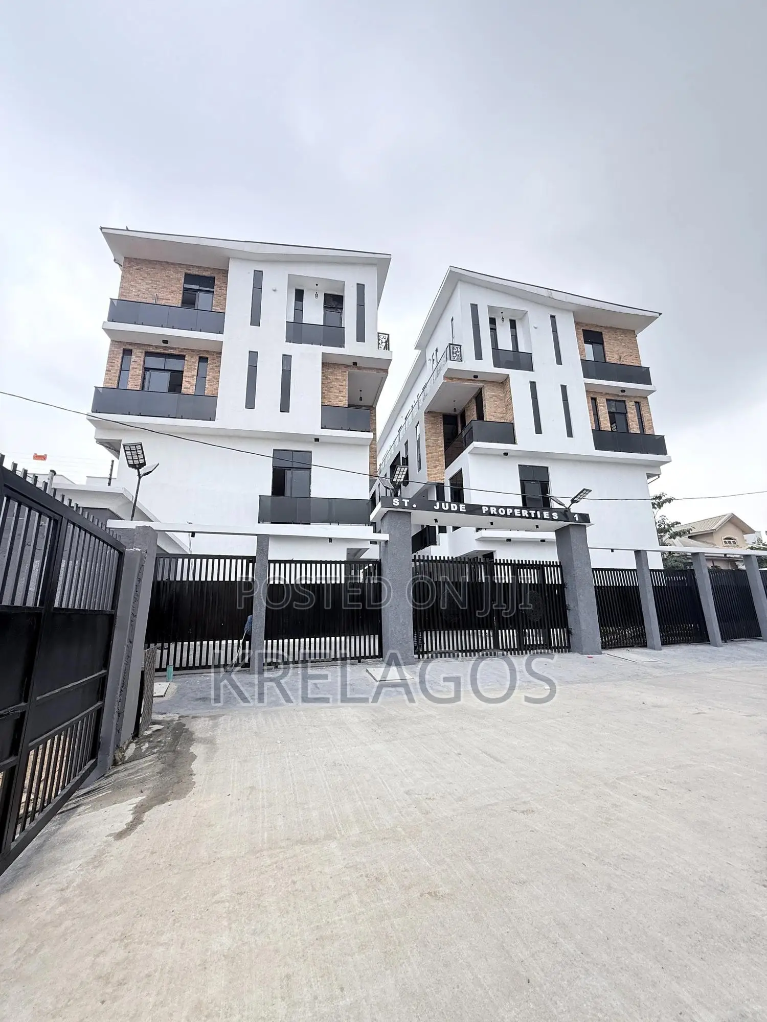 2bdrm Apartment in Chevron Toll Gate for sale