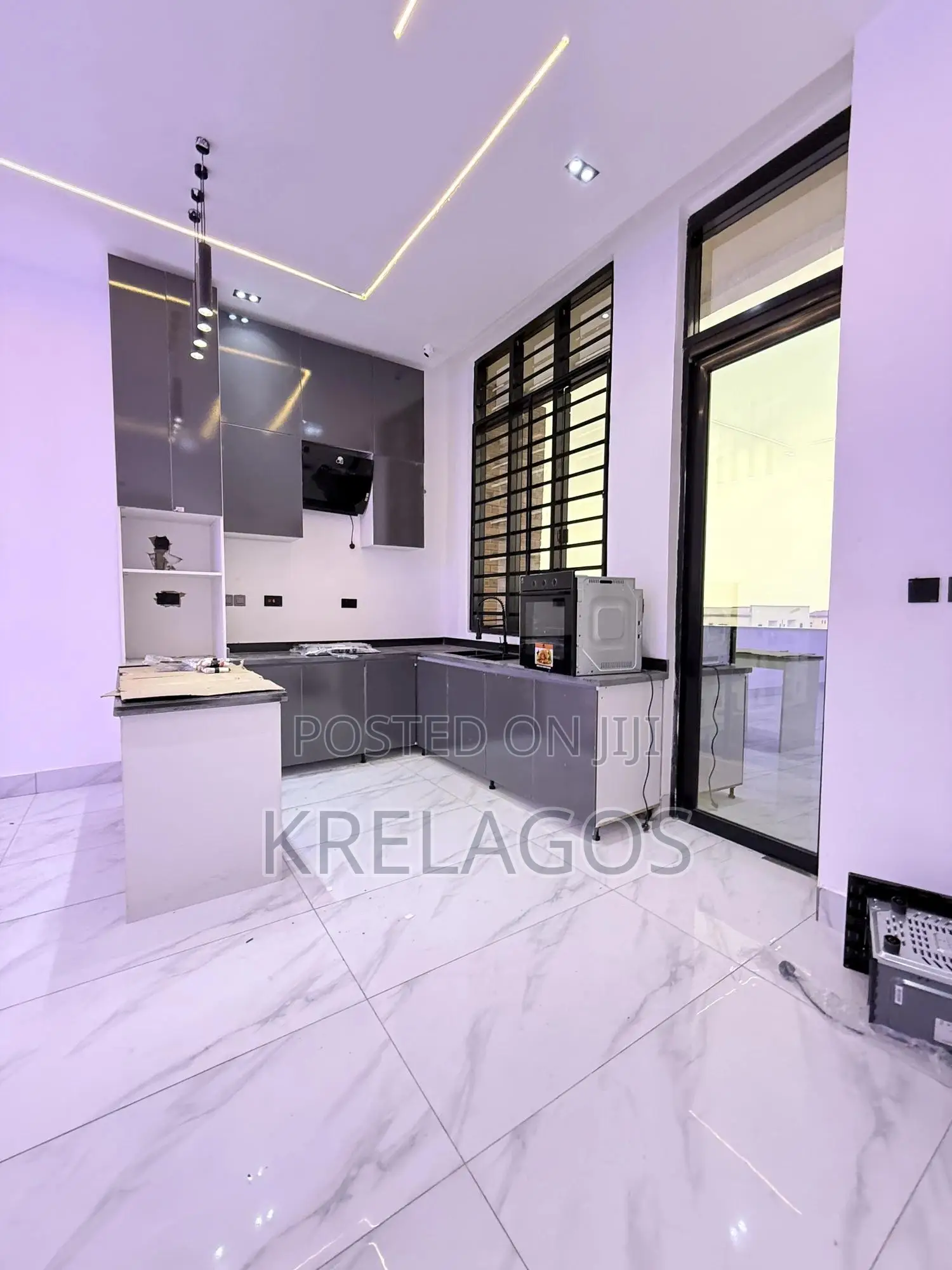 2bdrm Apartment in Chevron Toll Gate for sale