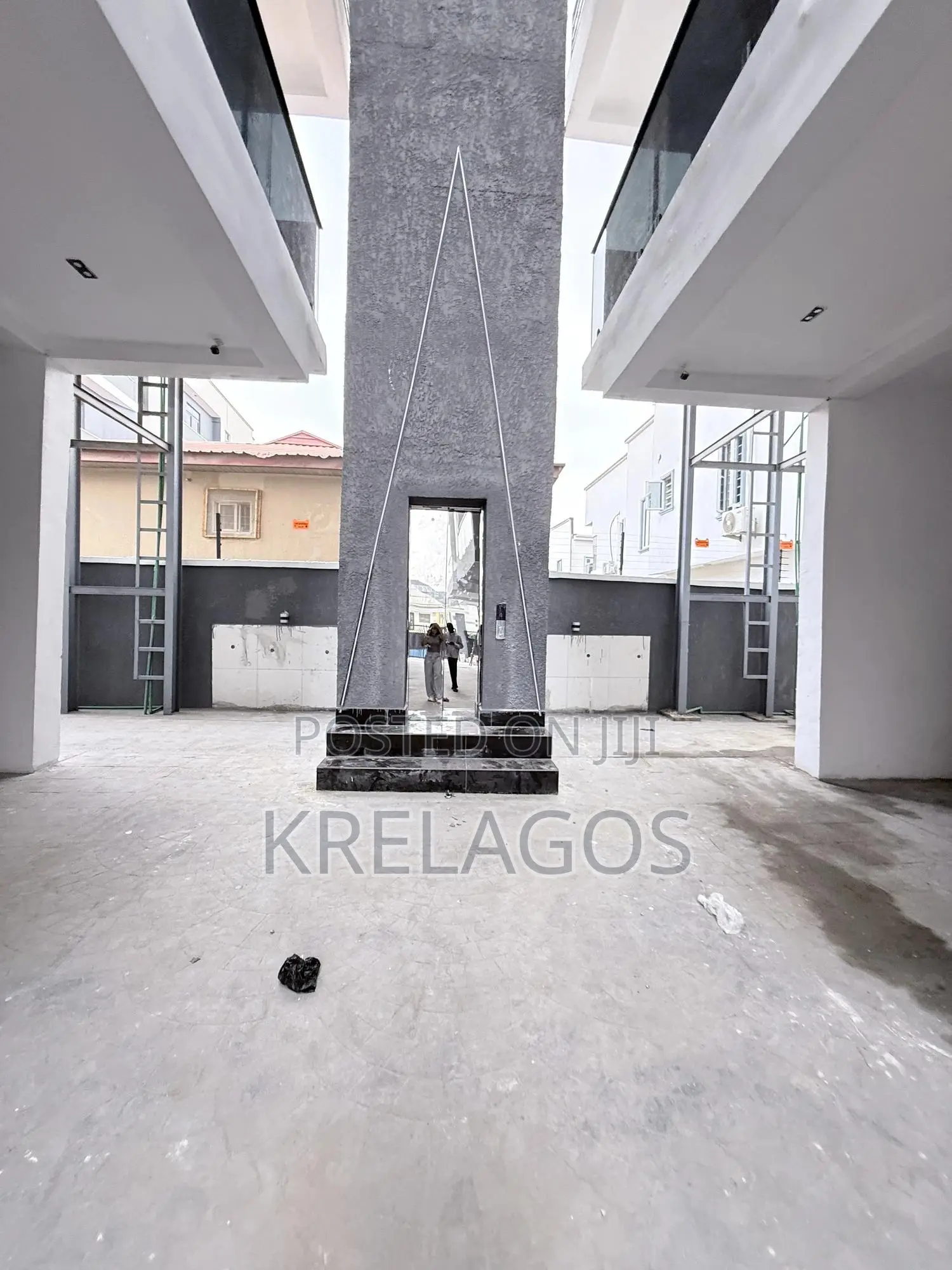 2bdrm Apartment in Chevron Toll Gate for sale