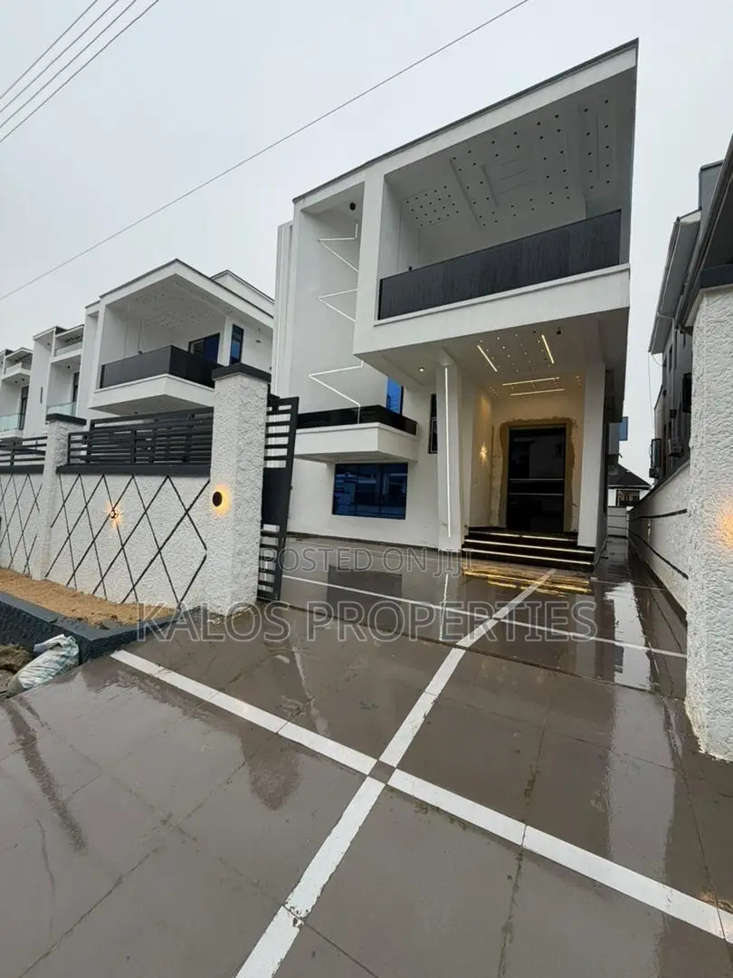5bdrm Duplex in Vgc for sale