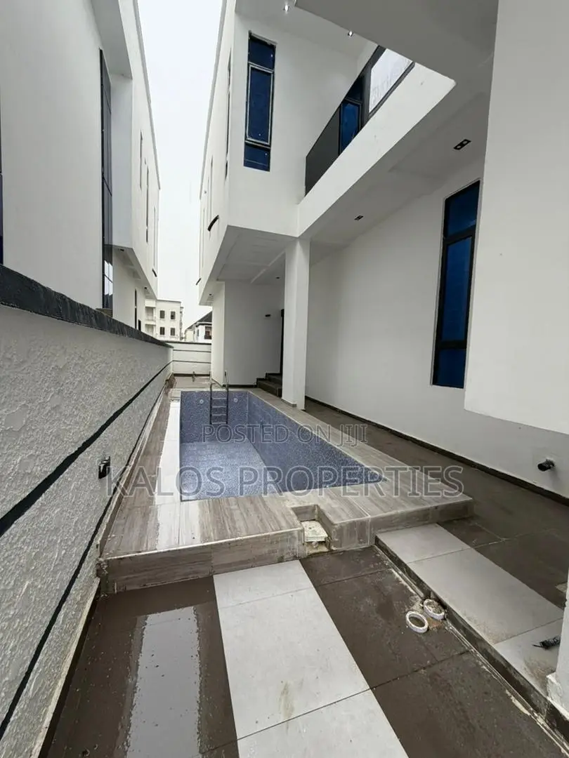 5bdrm Duplex in Vgc for sale