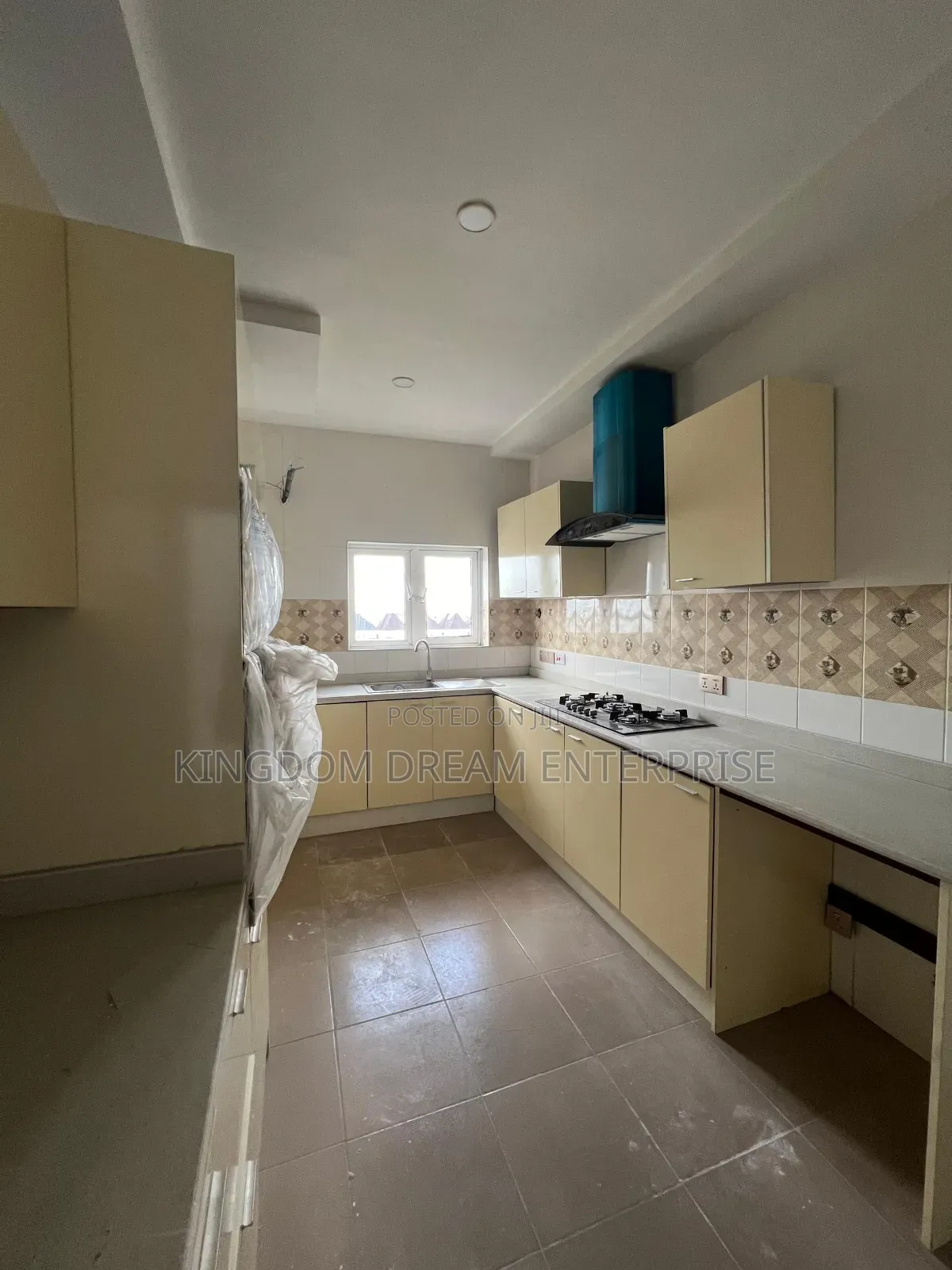 4bdrm Apartment in Osapa Lekki for rent