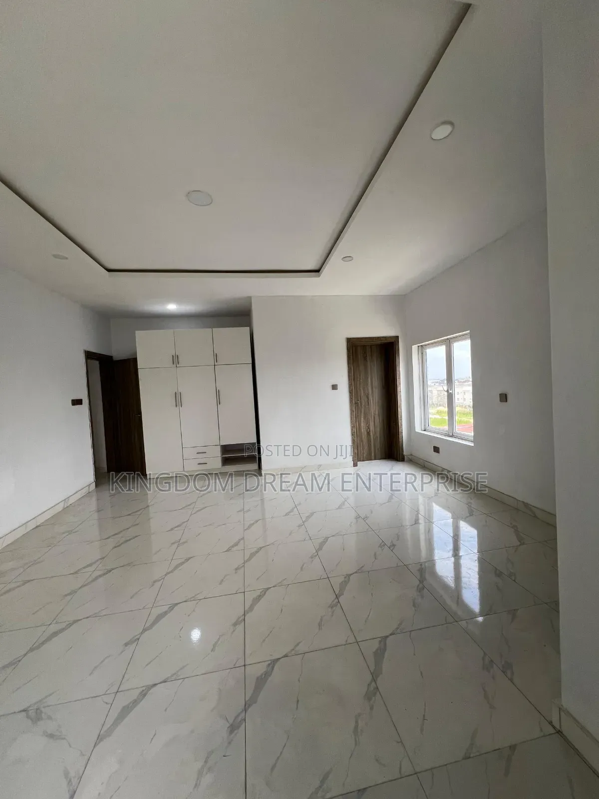 4bdrm Apartment in Osapa Lekki for rent