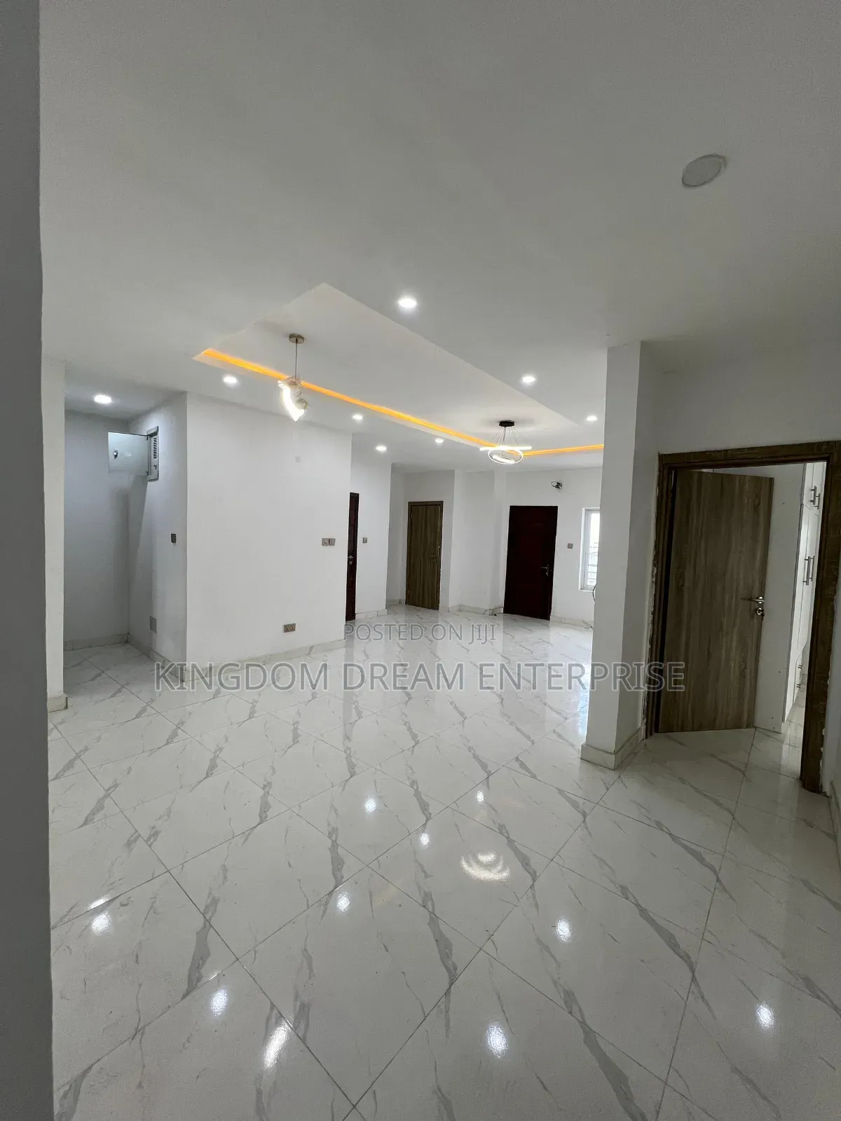 4bdrm Apartment in Osapa Lekki for rent