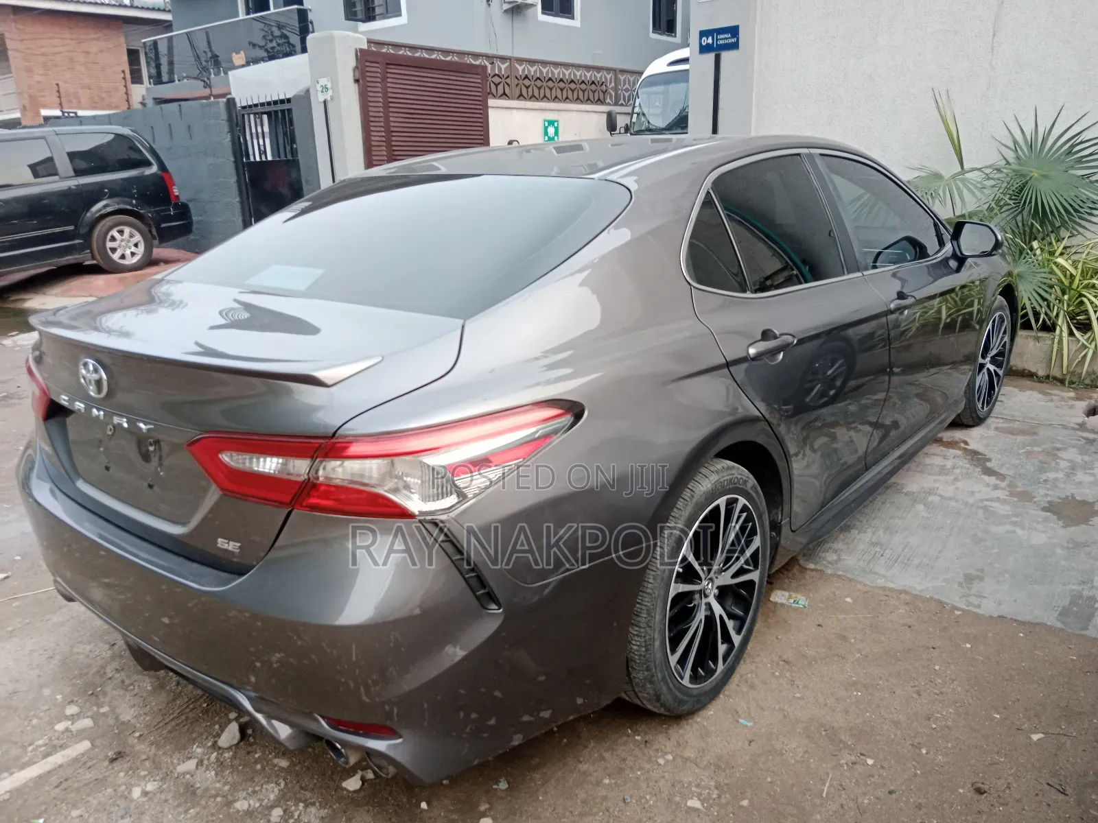 Toyota Camry SE FWD (2.5L 4cyl 8AM) 2018 Gray