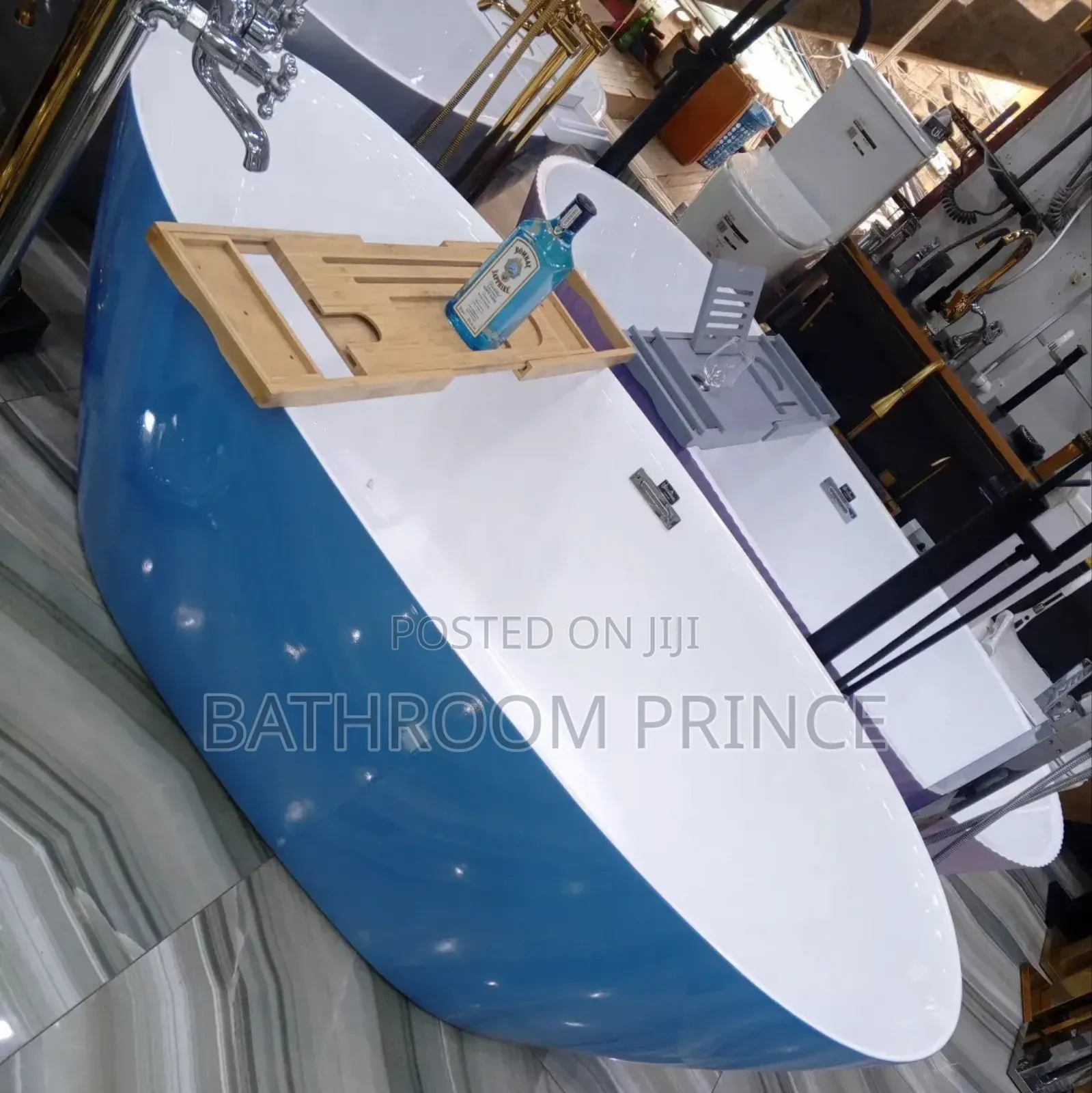Luxury White And Blue Freestand Acrylic Bathtub