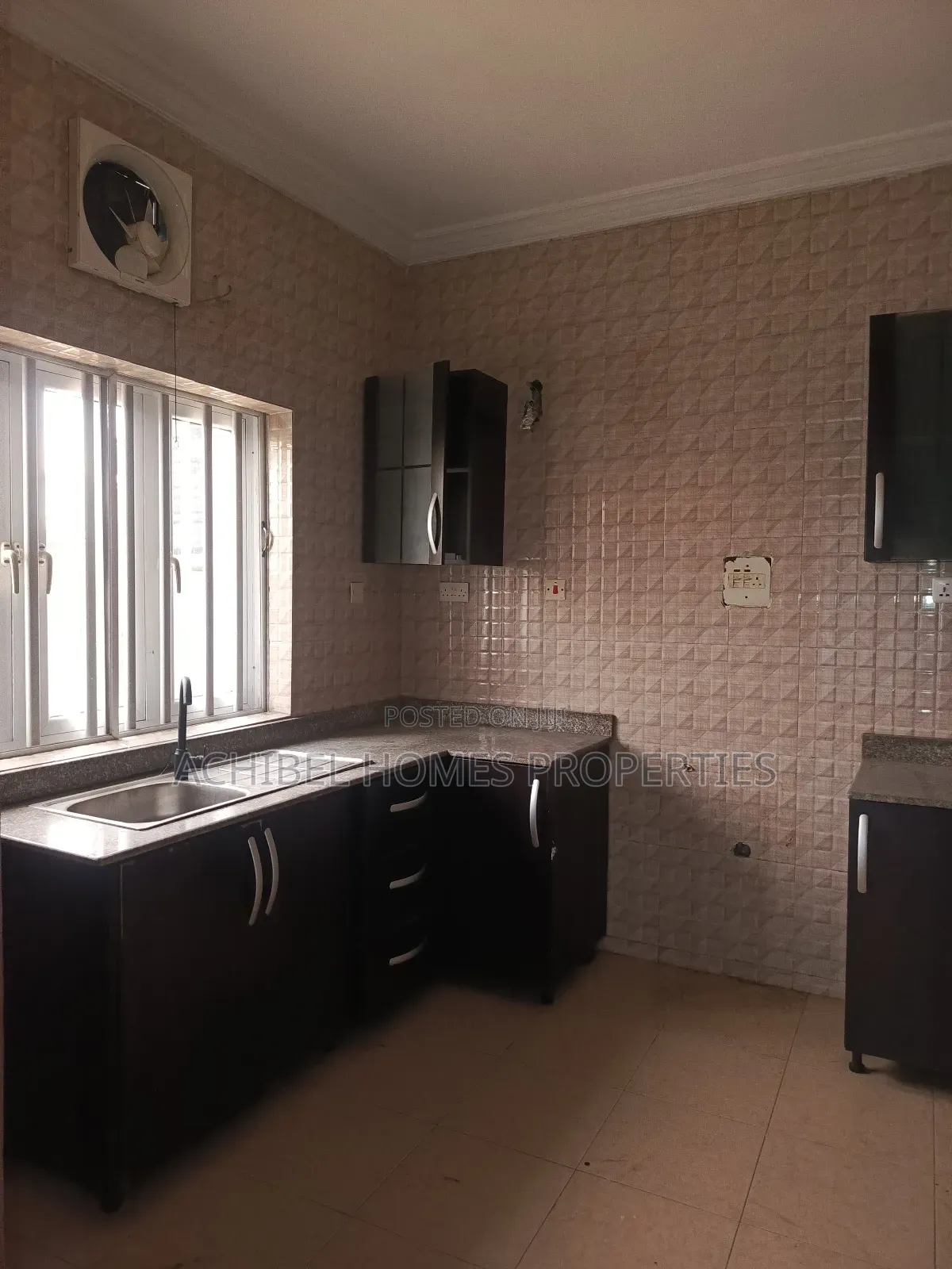 4bdrm Duplex in Near Agungi Estate, Lekki Phase 2 for rent