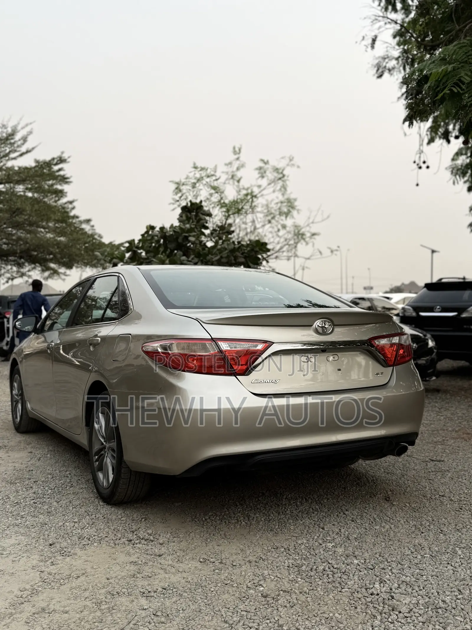 Toyota Camry SE 4dr Sedan (2.5L 4cyl 6A) 2015 Gold