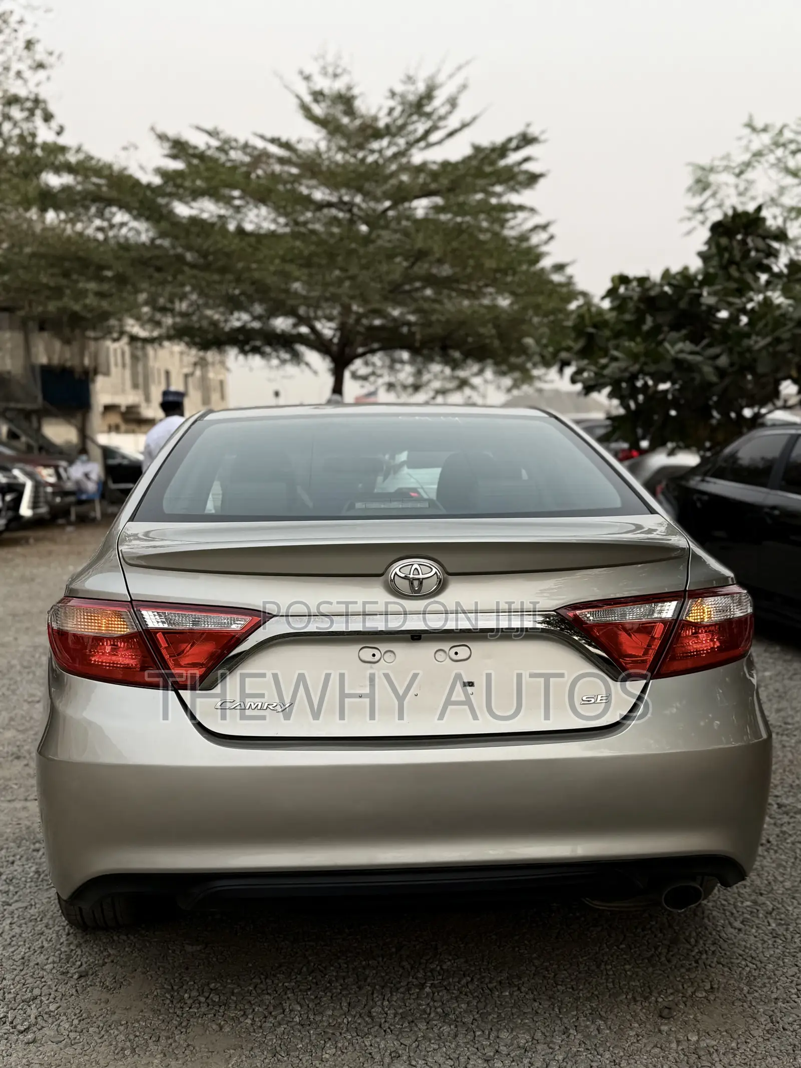 Toyota Camry SE 4dr Sedan (2.5L 4cyl 6A) 2015 Gold