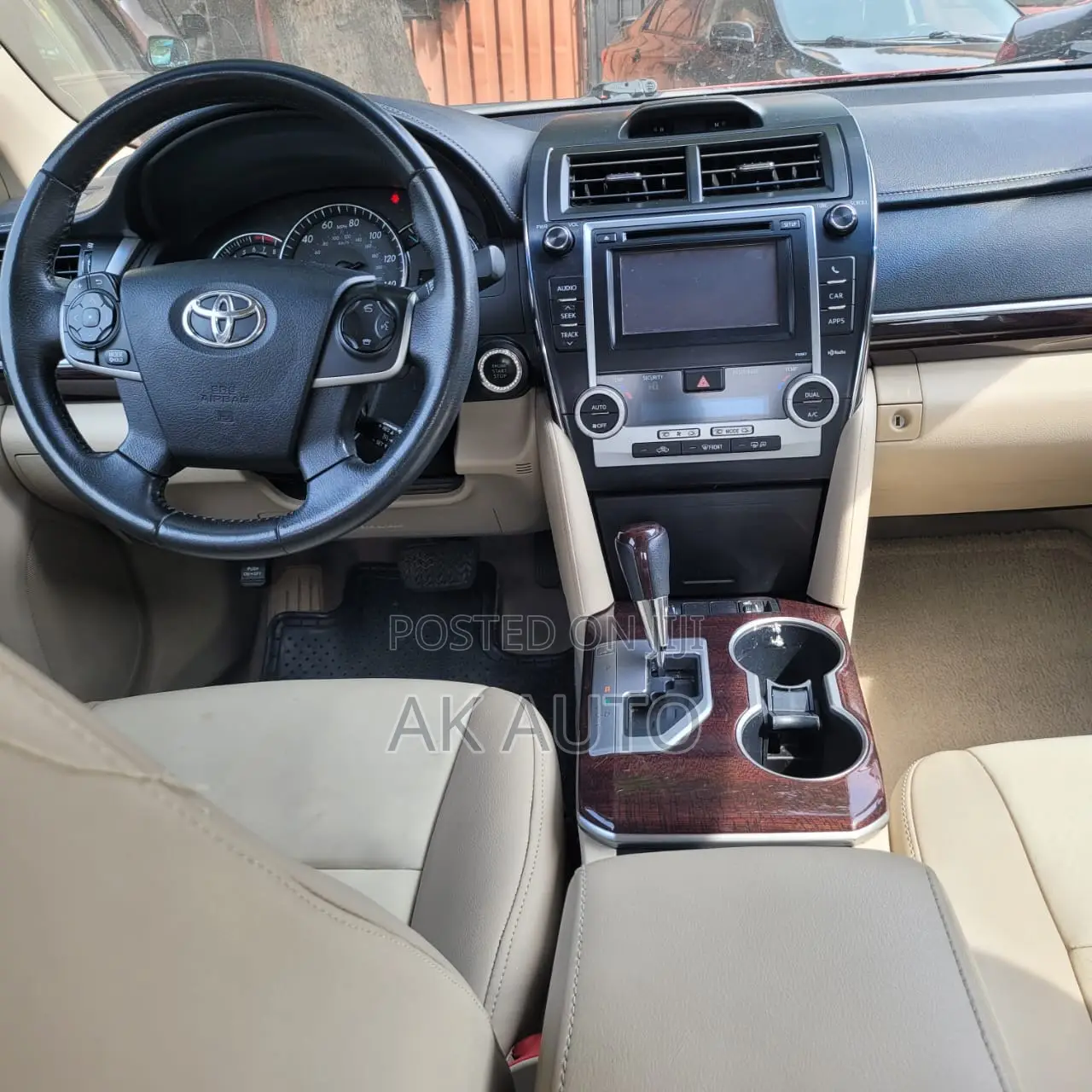 Toyota Camry XLE 4dr Sedan (2.5L 4cyl 6A) 2014 Red