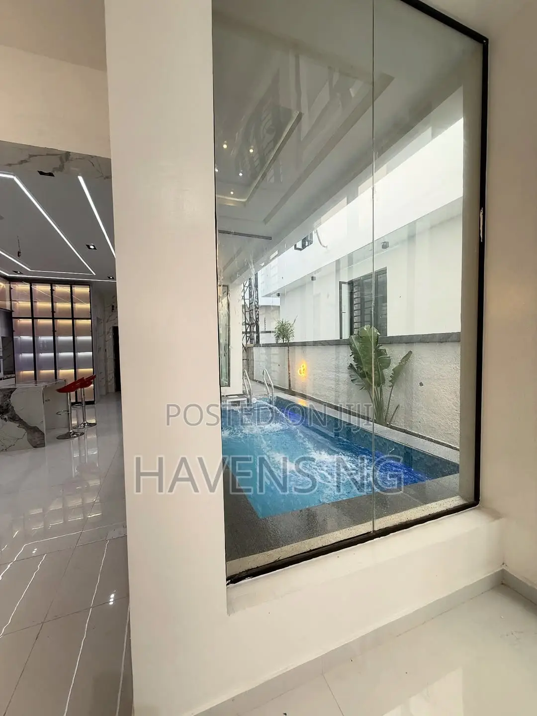 5bdrm Duplex in Chevron for sale