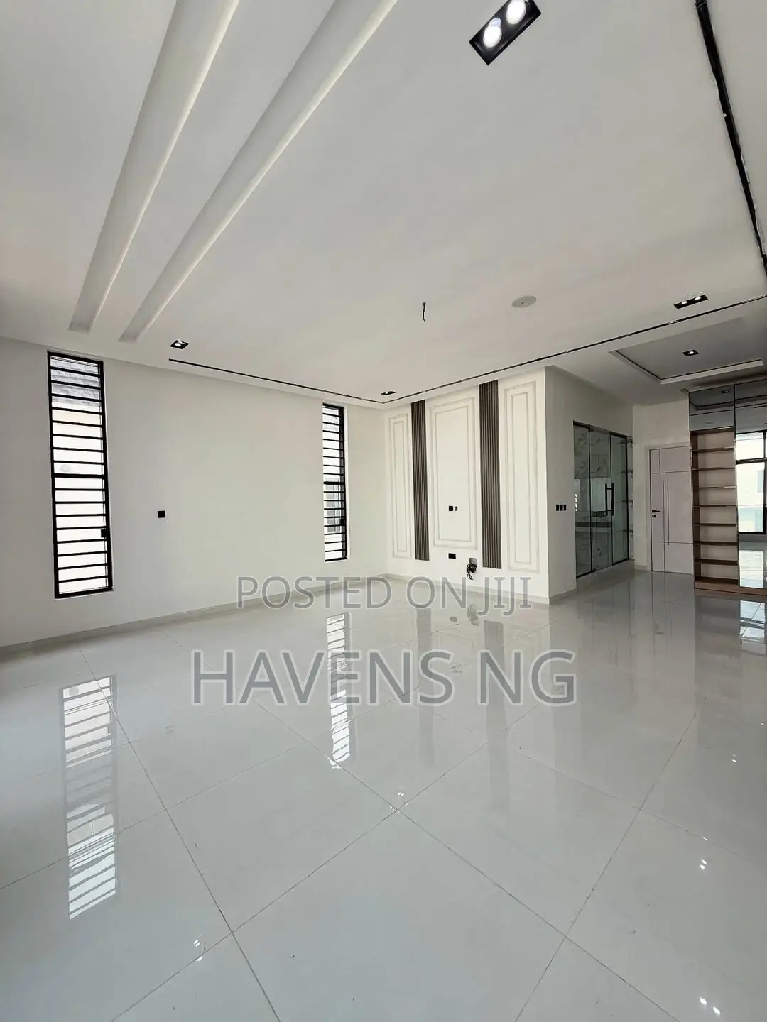 5bdrm Duplex in Chevron for sale