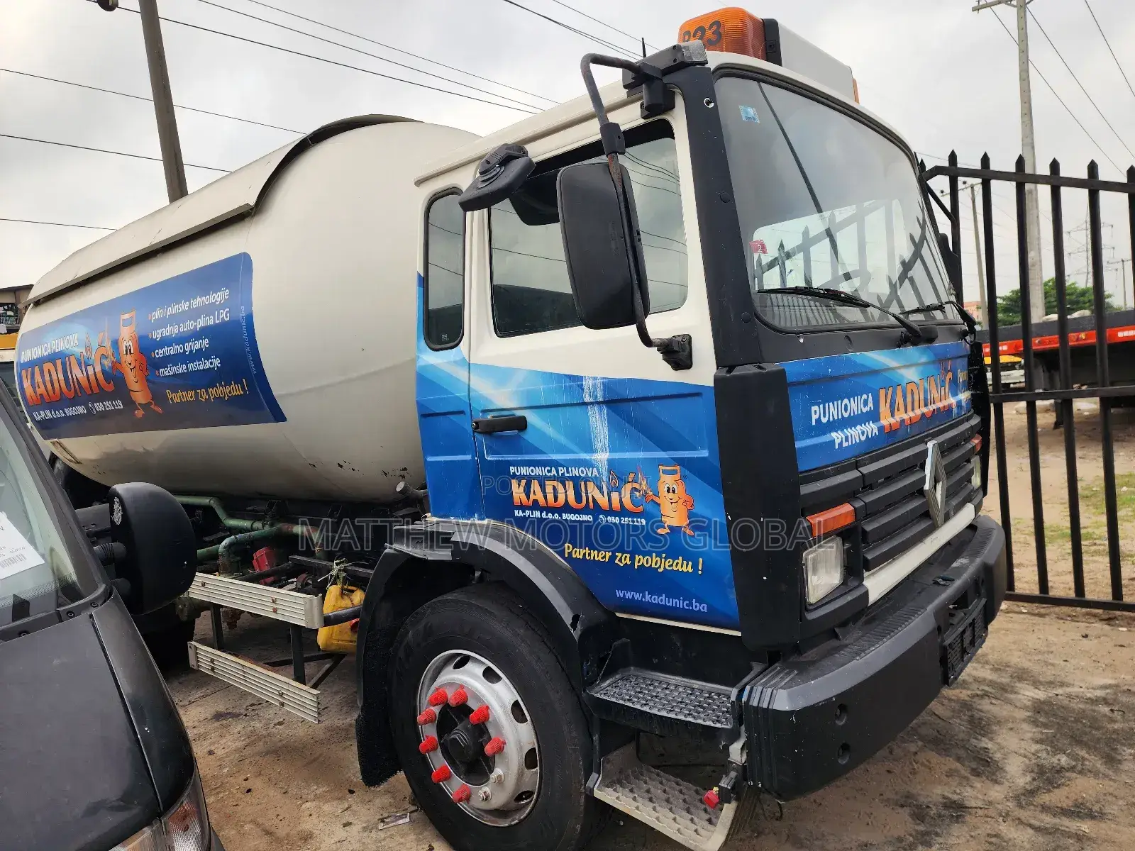 Clean Foreign Renault LPG Gas Tank Bobtail 8tons