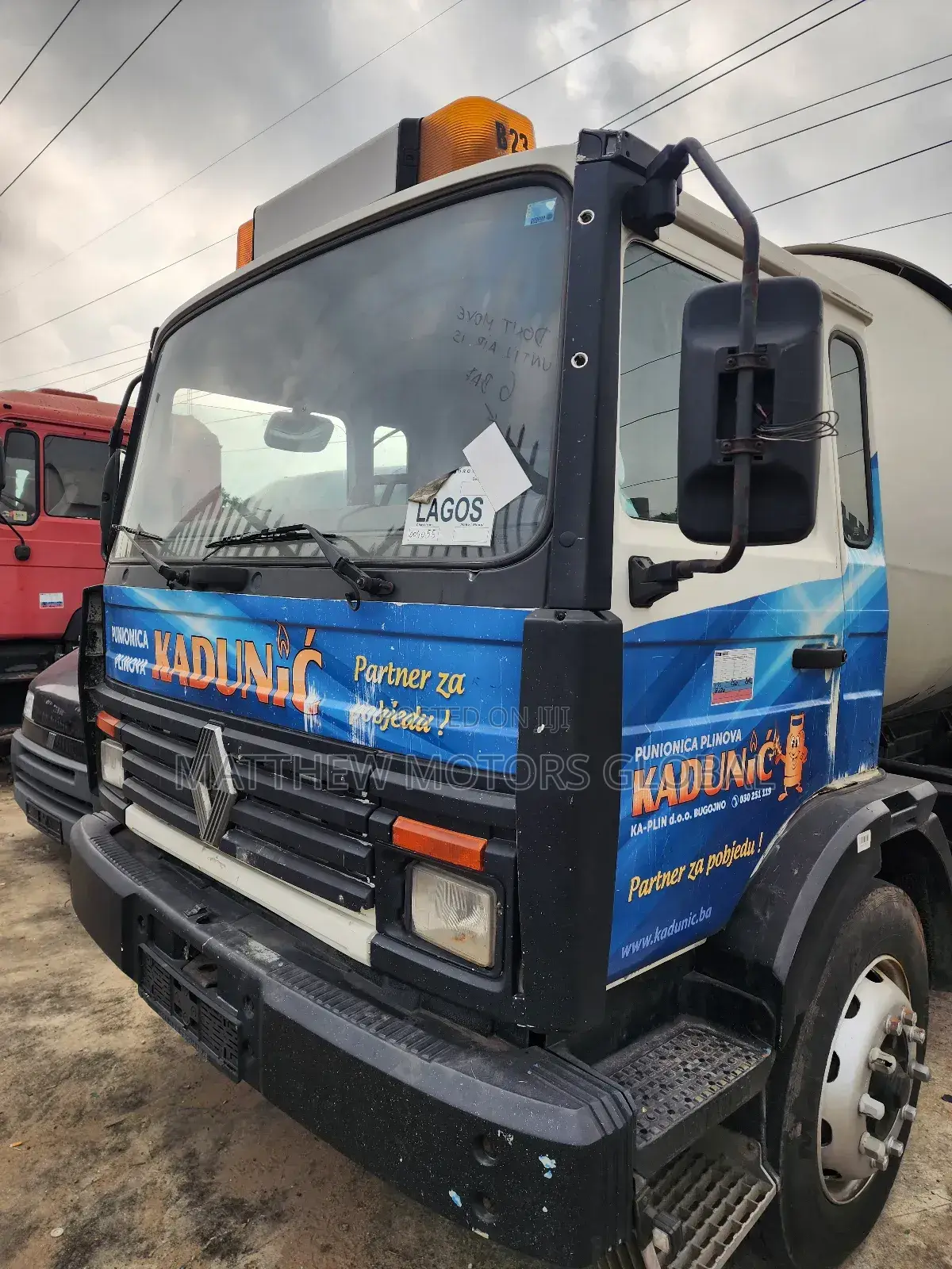 Clean Foreign Renault LPG Gas Tank Bobtail 8tons