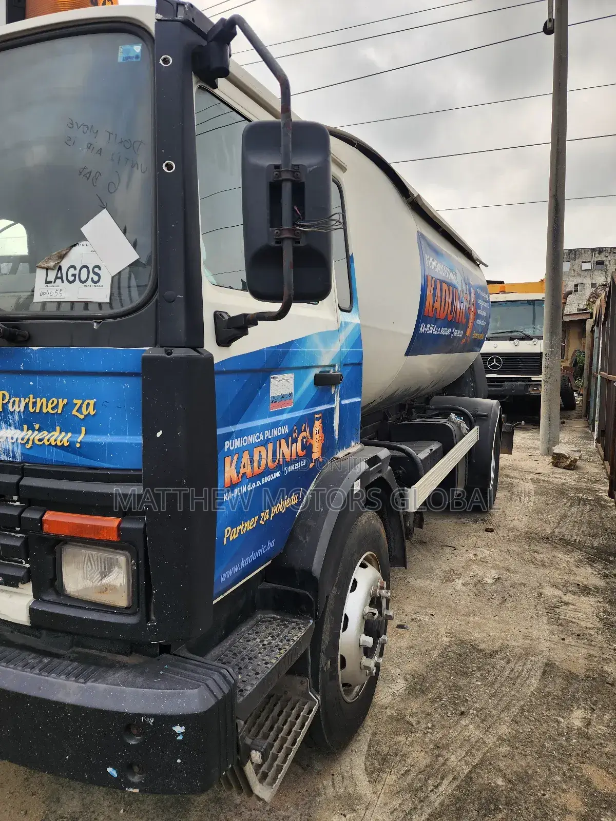 Clean Foreign Renault LPG Gas Tank Bobtail 8tons