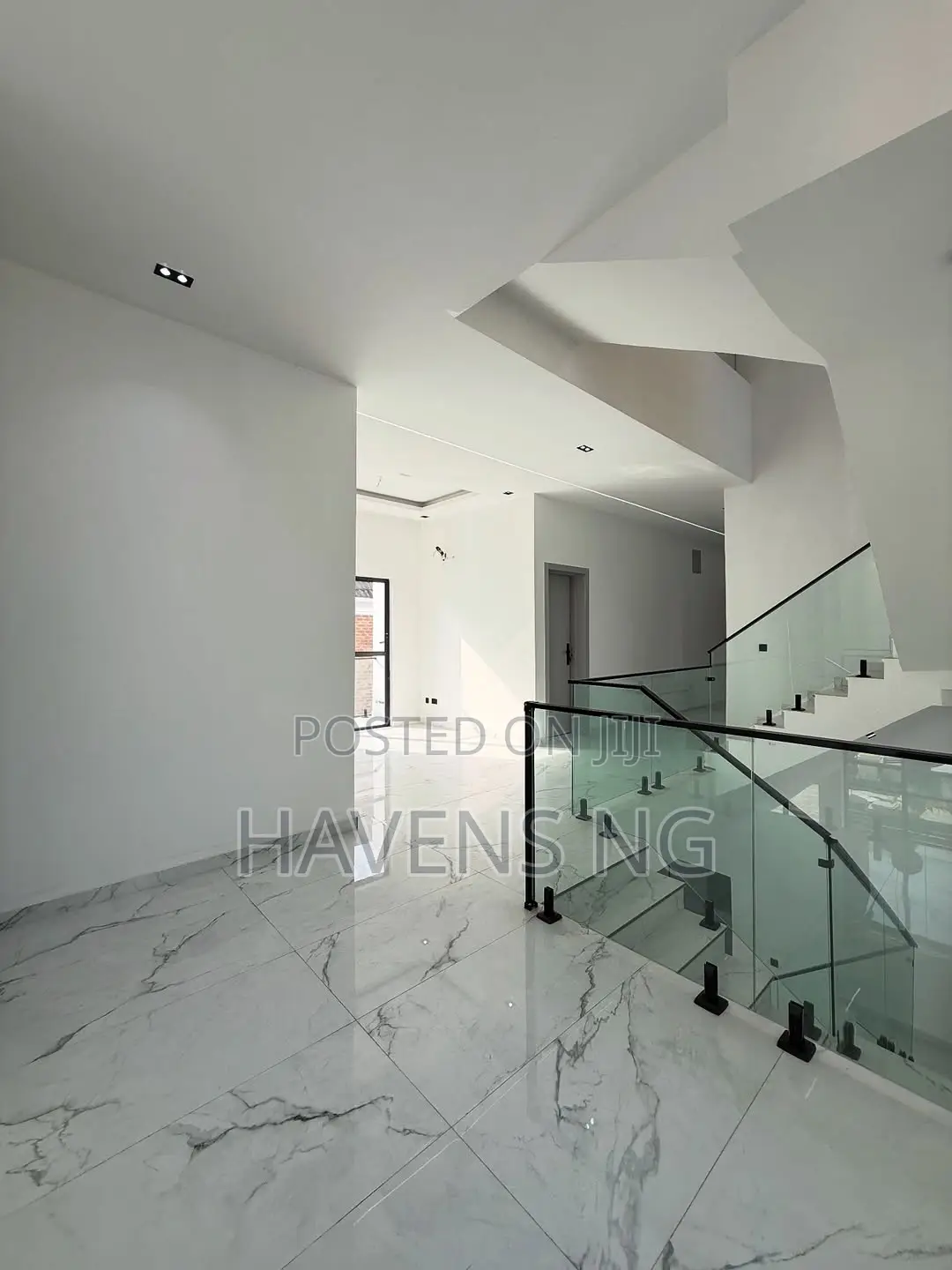 6bdrm Duplex in Ikota for sale