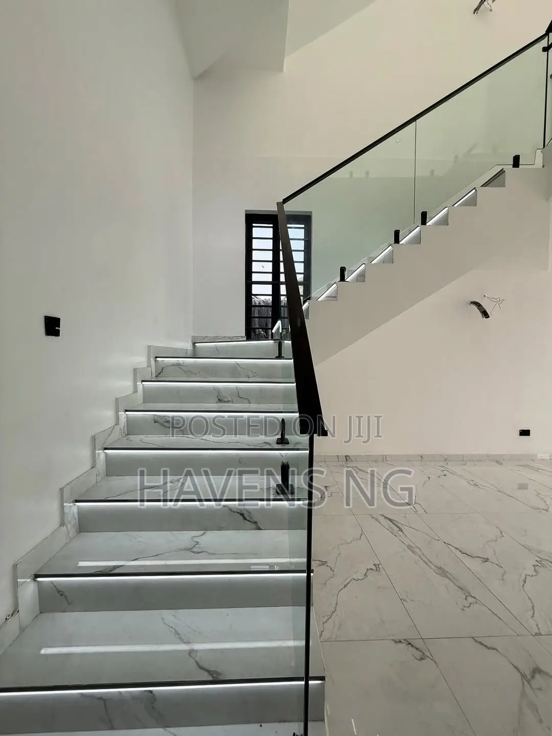 6bdrm Duplex in Ikota for sale