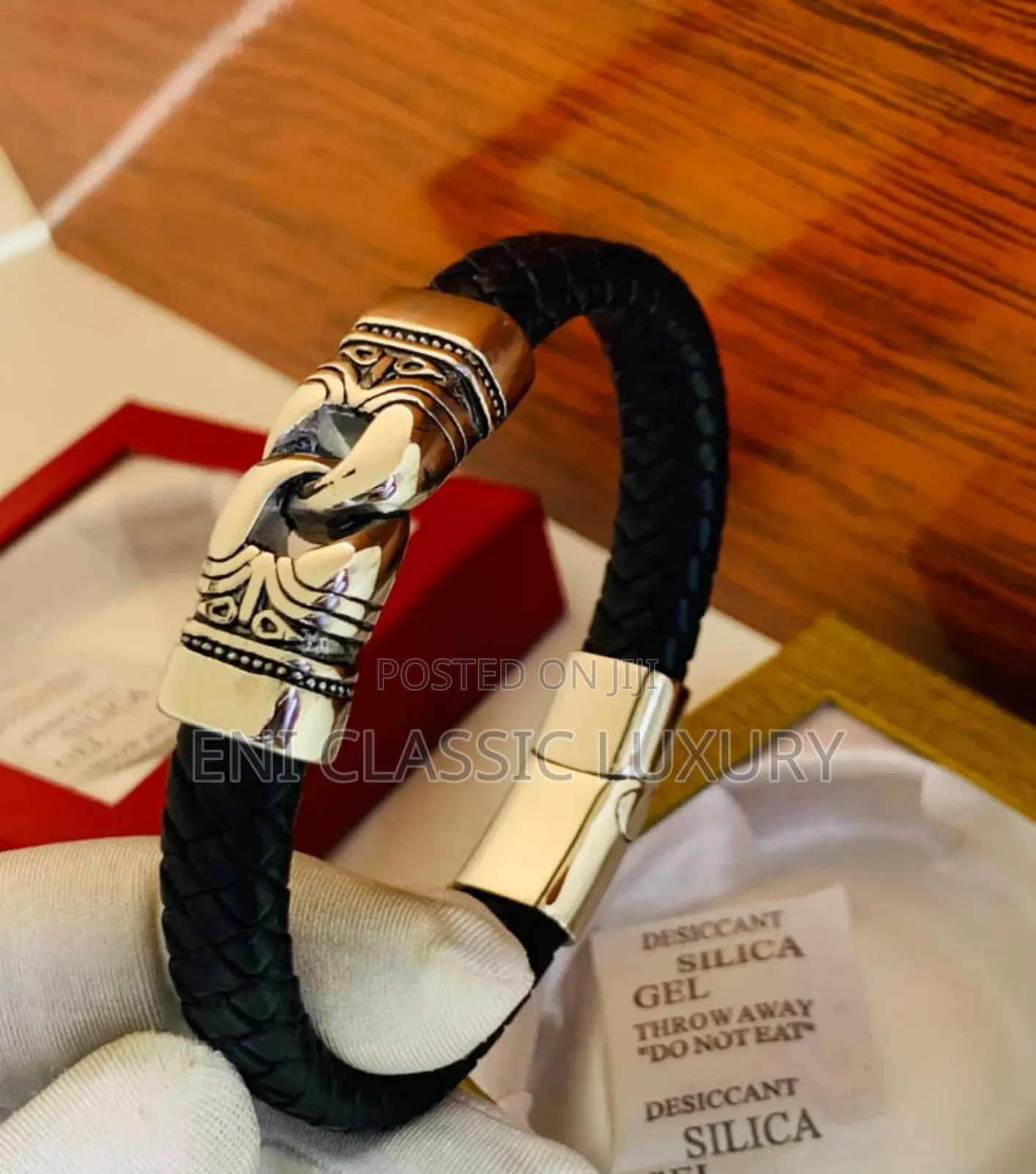 Best Quality Luxury Bracelets Well Banded Package