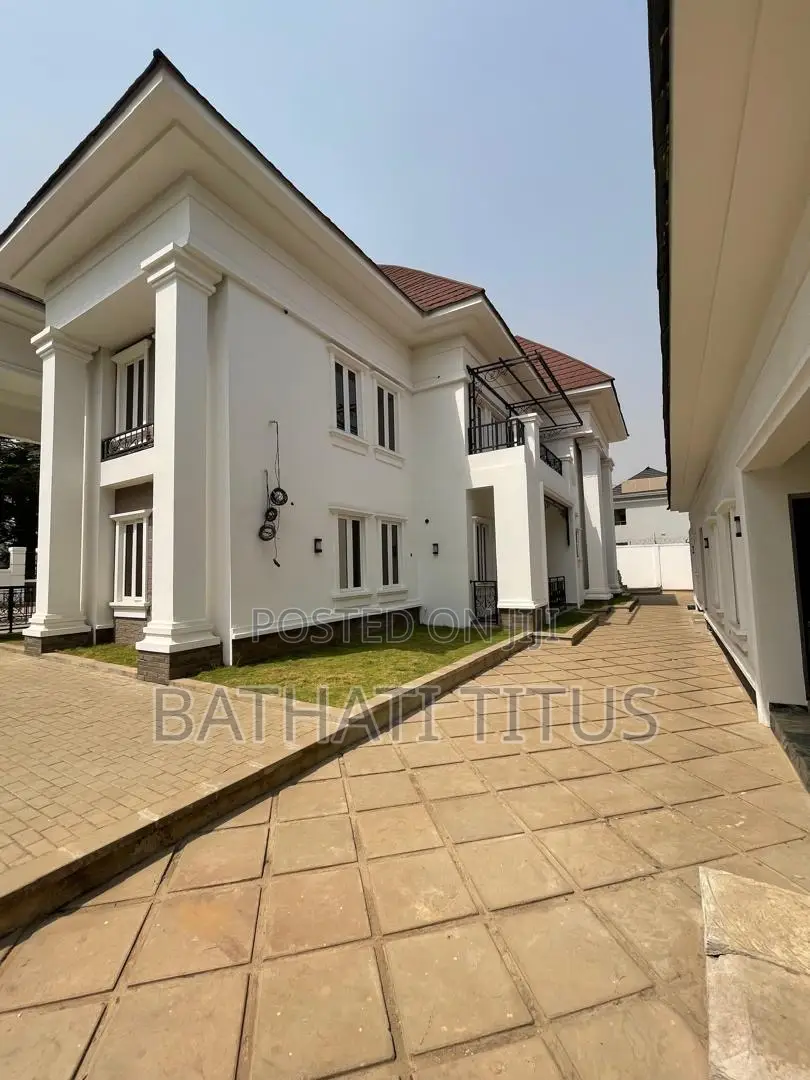 7bdrm Duplex in Jabi for sale