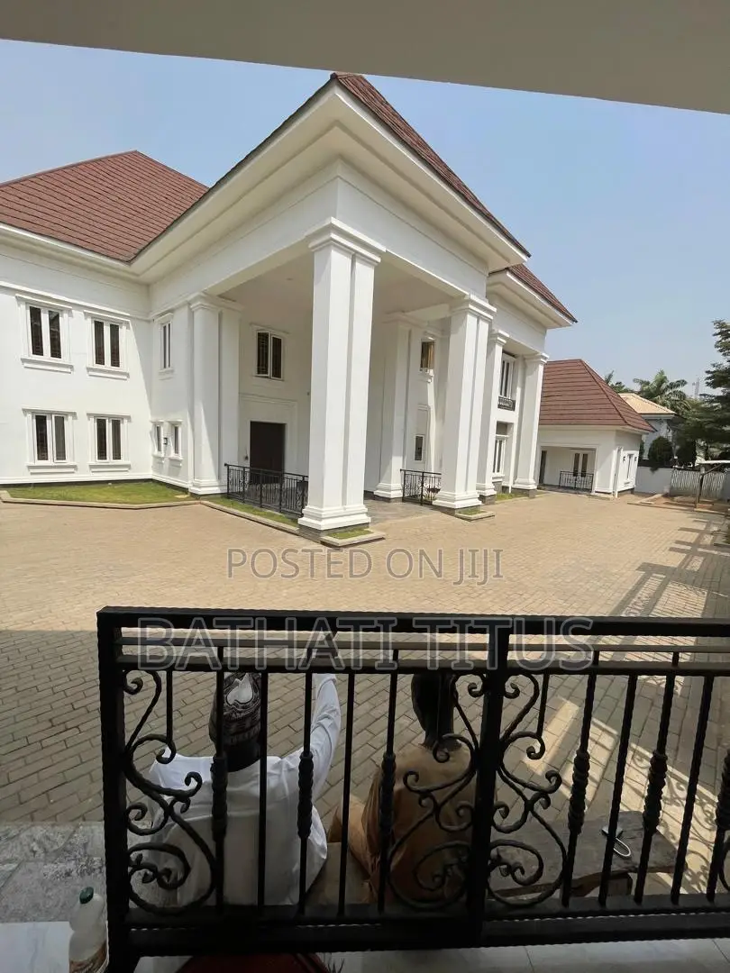 7bdrm Duplex in Jabi for sale