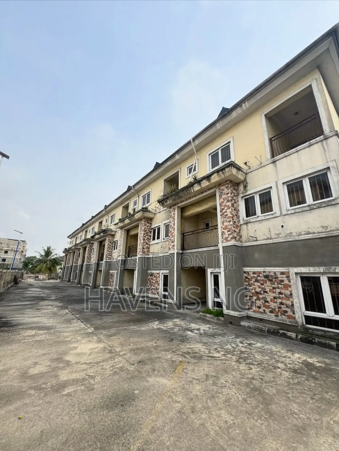 20bdrm Townhouse/Terrace in GRA Phase 1 / Port-Harcourt for sale