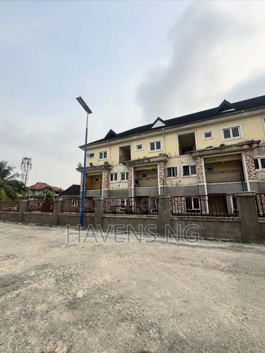 20bdrm Townhouse/Terrace in GRA Phase 1 / Port-Harcourt for sale