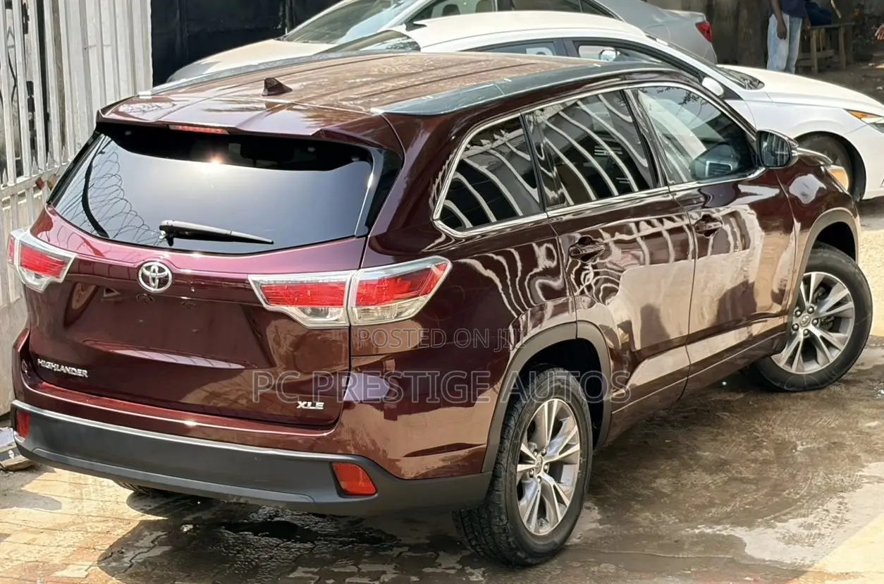 Toyota Highlander XLE 4dr SUV AWD (3.5L 6cyl 6A) 2014 Red