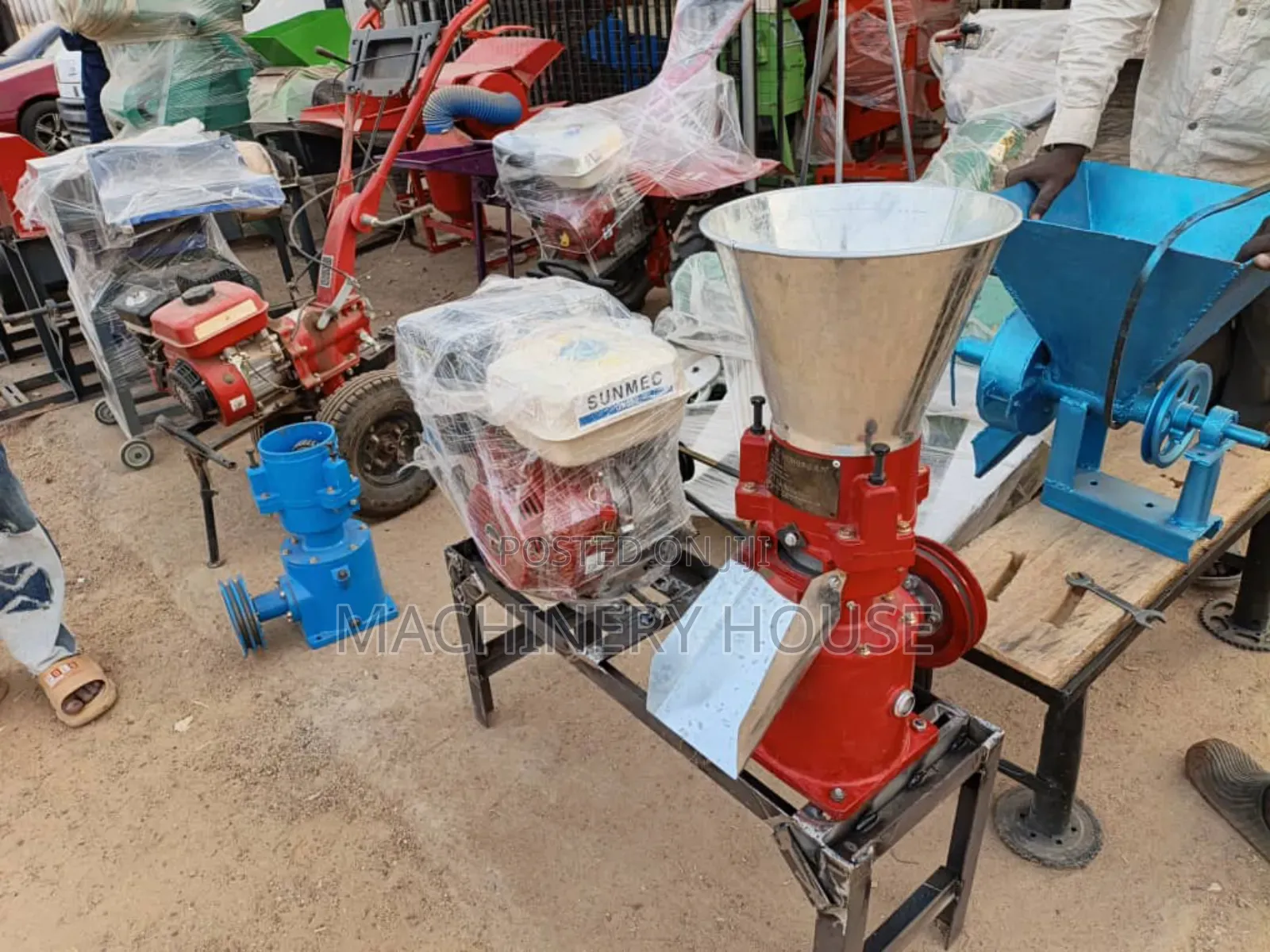 Pelletizing Machines 3 Rollers 13 Horsepower Petrol Engine