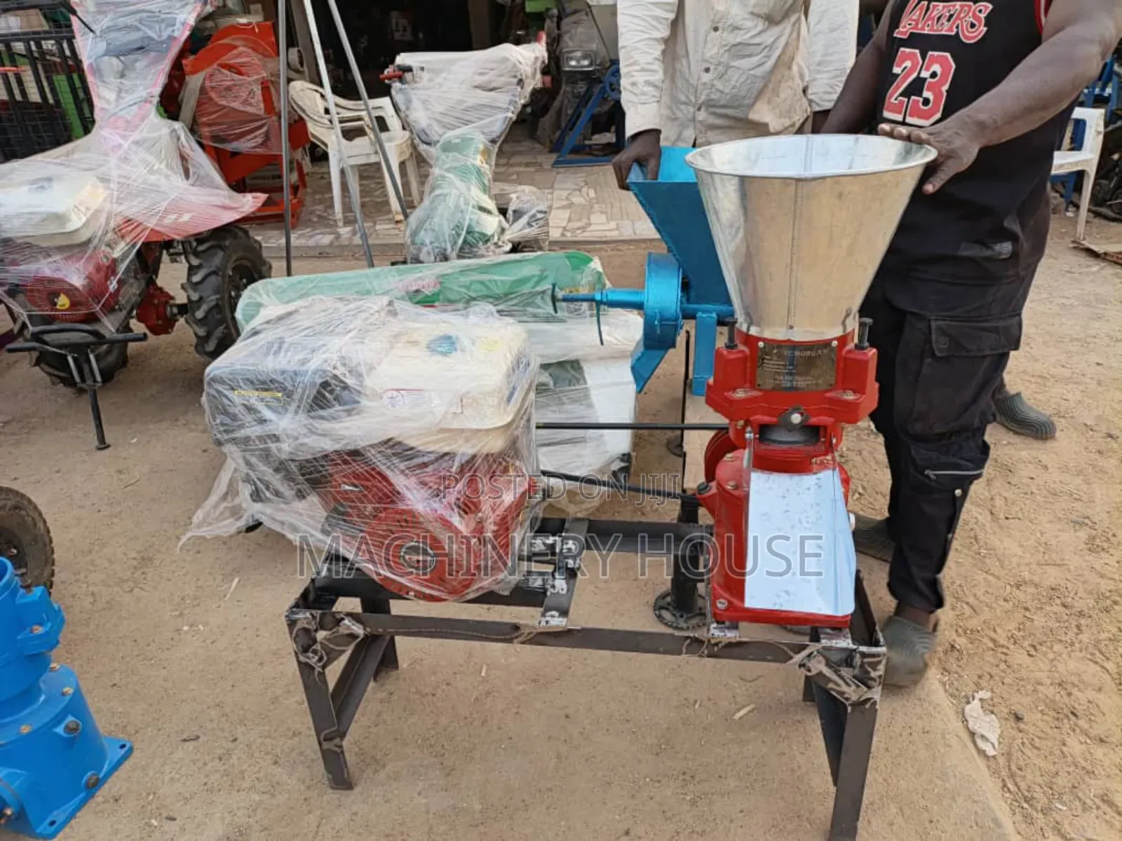 Pelletizing Machines 3 Rollers 13 Horsepower Petrol Engine