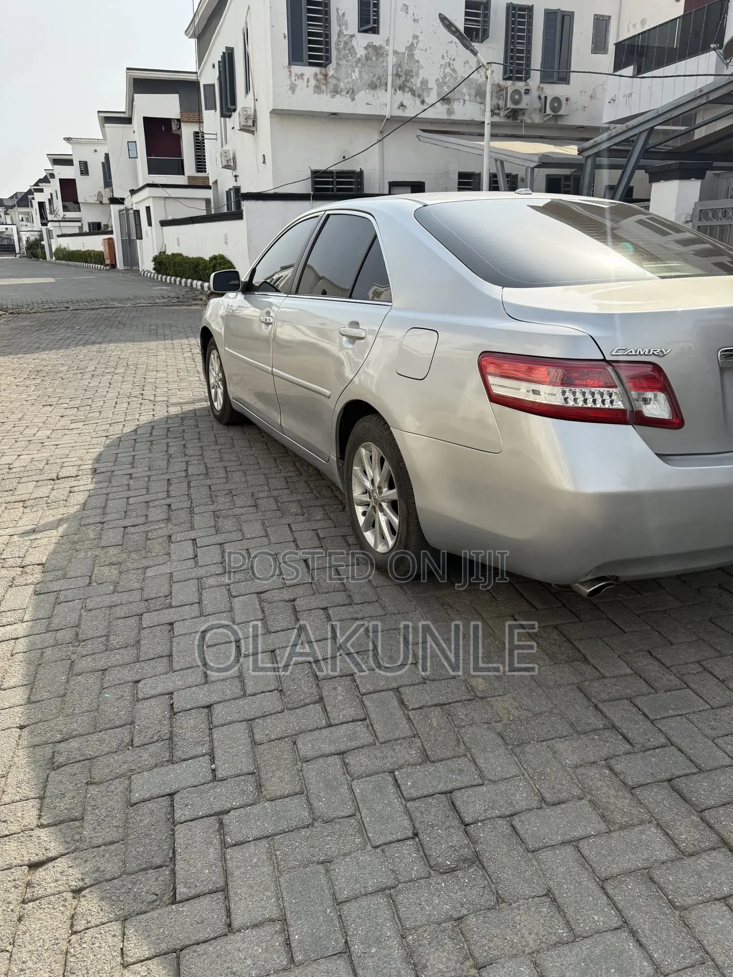 Toyota Camry XLE V6 4dr Sedan (3.5L 6cyl 6A) 2011 Silver
