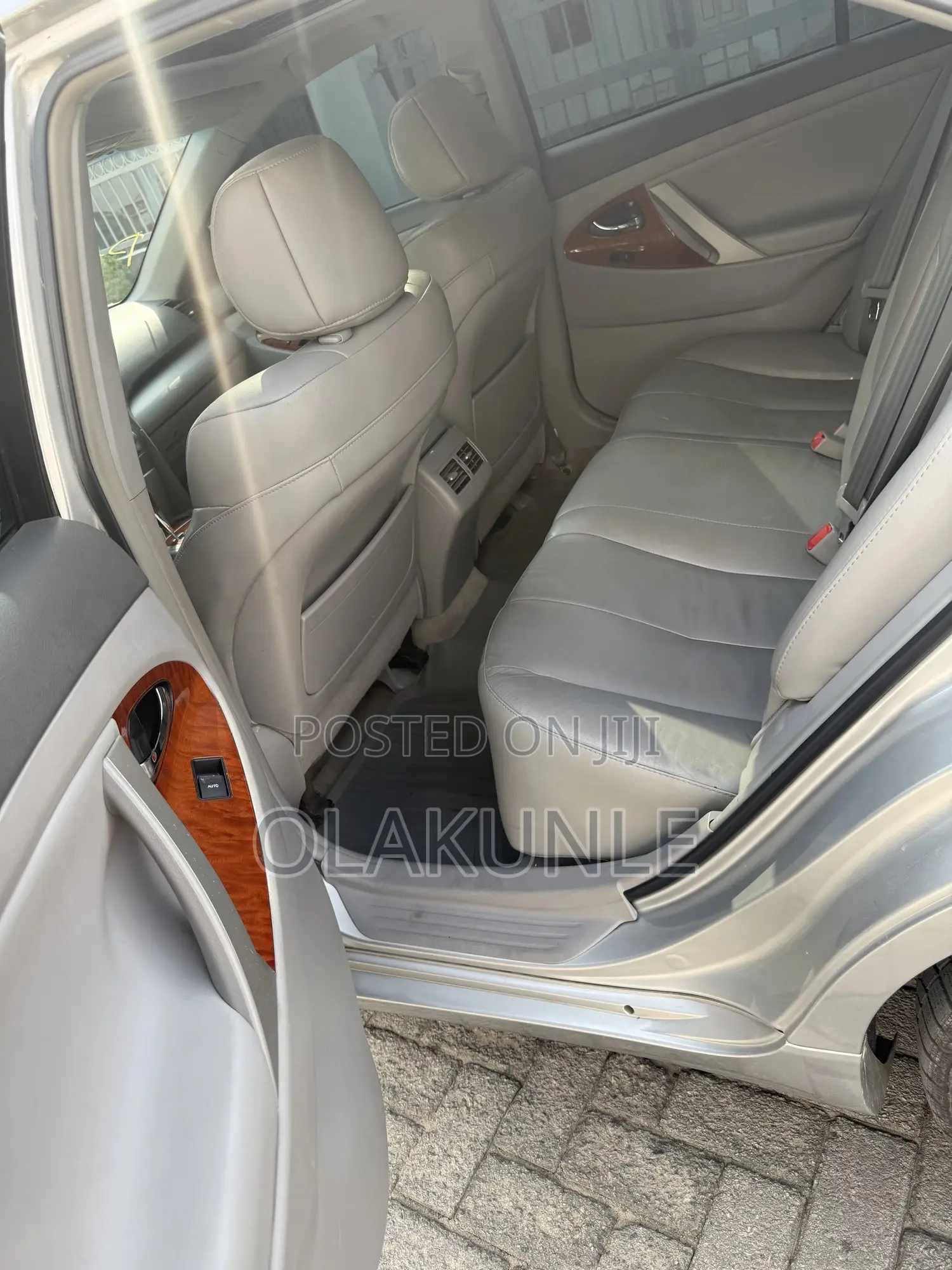 Toyota Camry XLE V6 4dr Sedan (3.5L 6cyl 6A) 2011 Silver