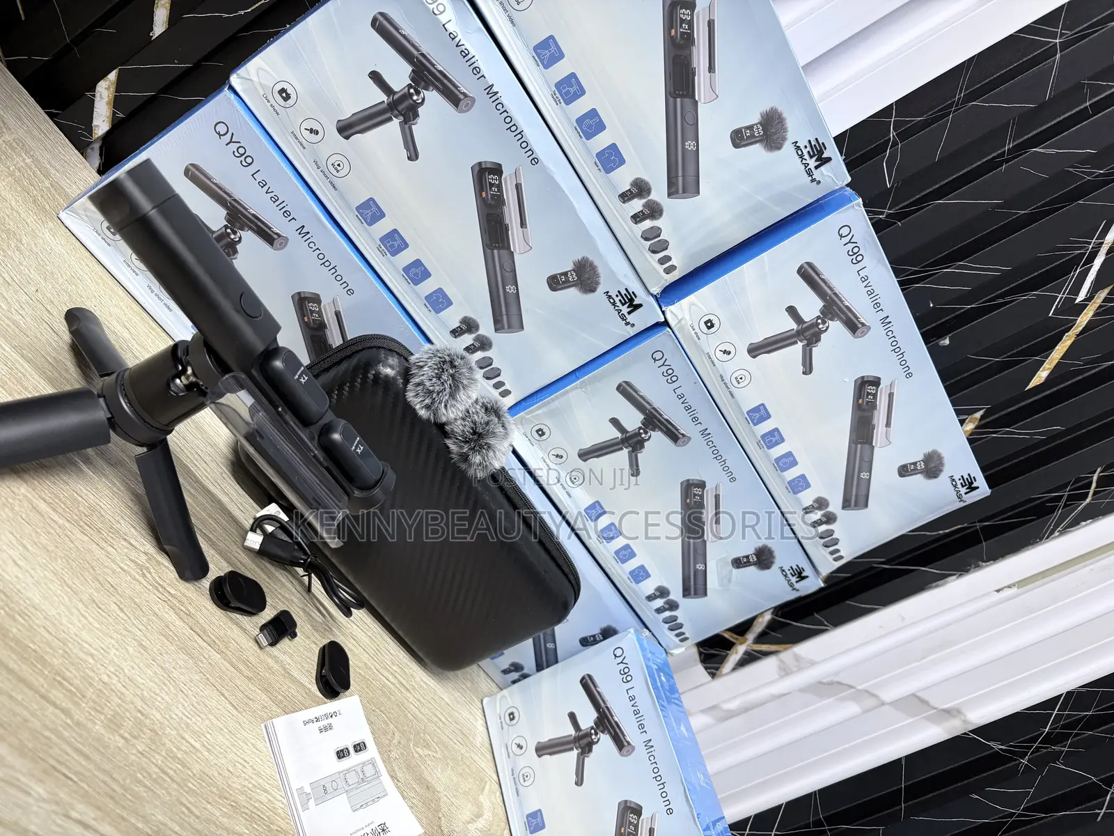 Qy99 Wireless Lavalier Microphone