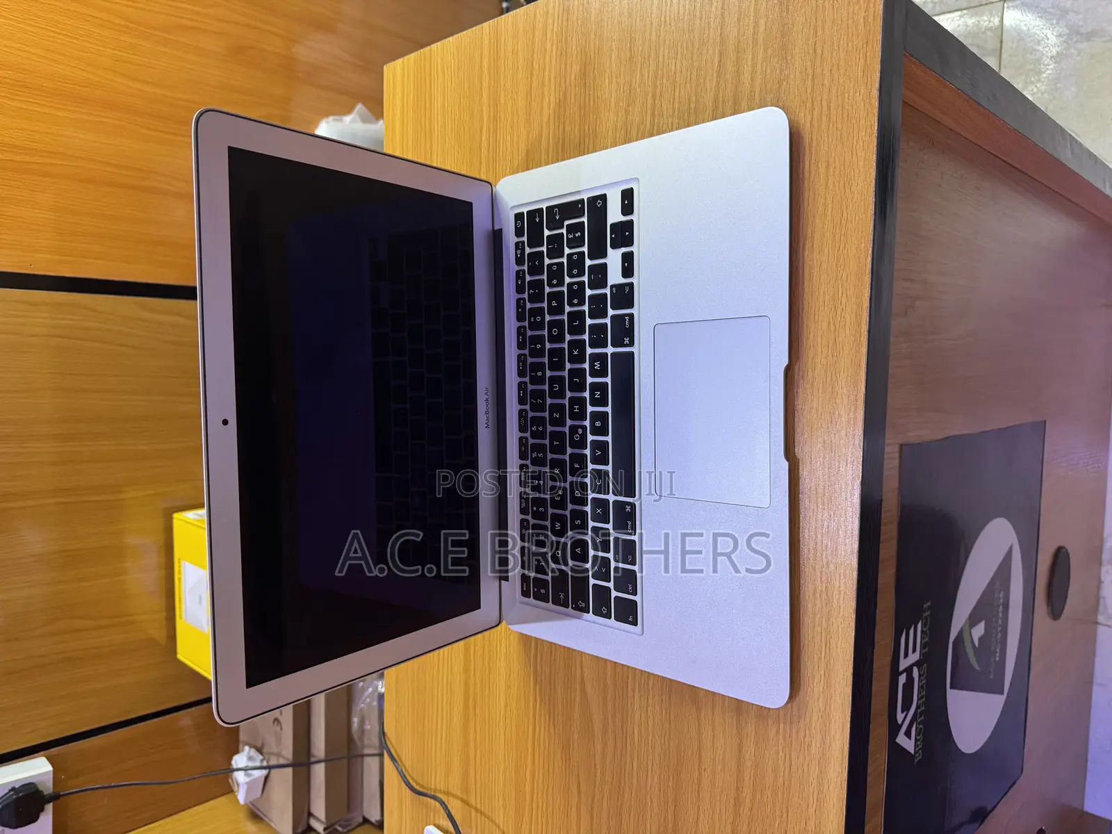 Laptop Apple MacBook 2011 8GB Intel Core I5 SSD 256GB