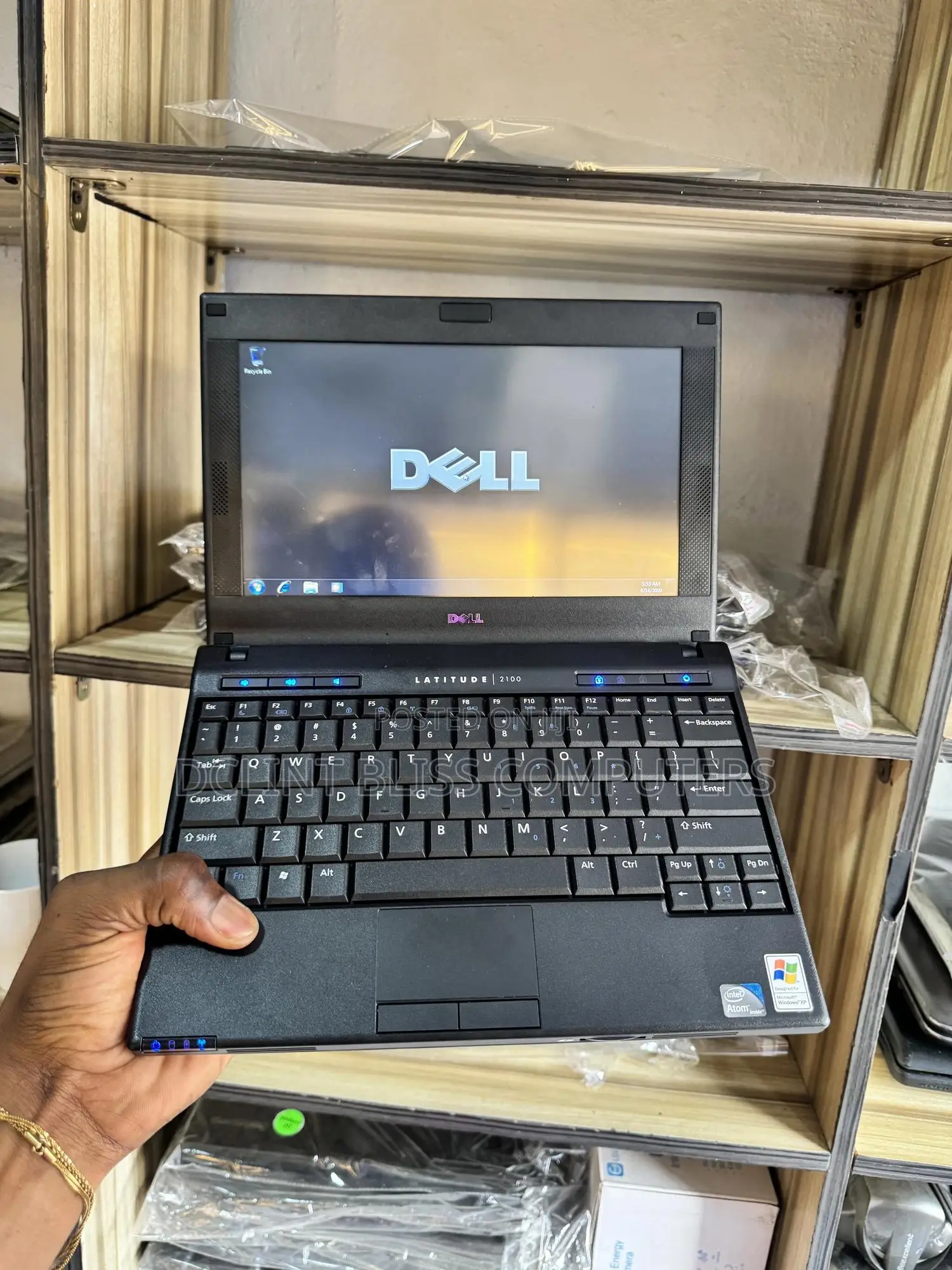 Laptop Dell Latitude 2100 2GB Intel Atom HDD 250GB