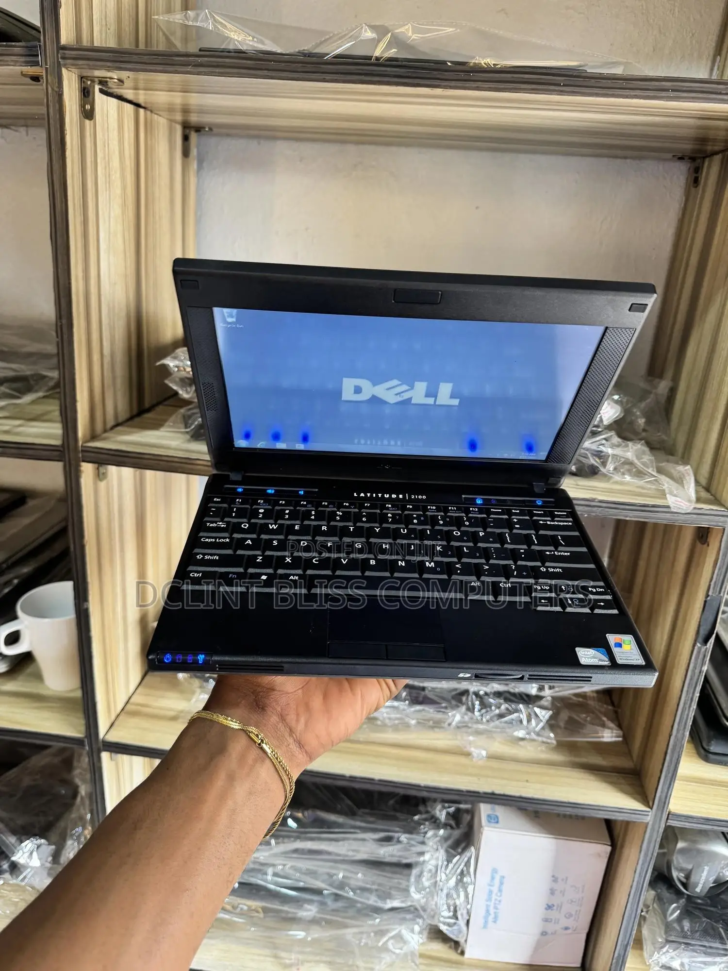 Laptop Dell Latitude 2100 2GB Intel Atom HDD 250GB