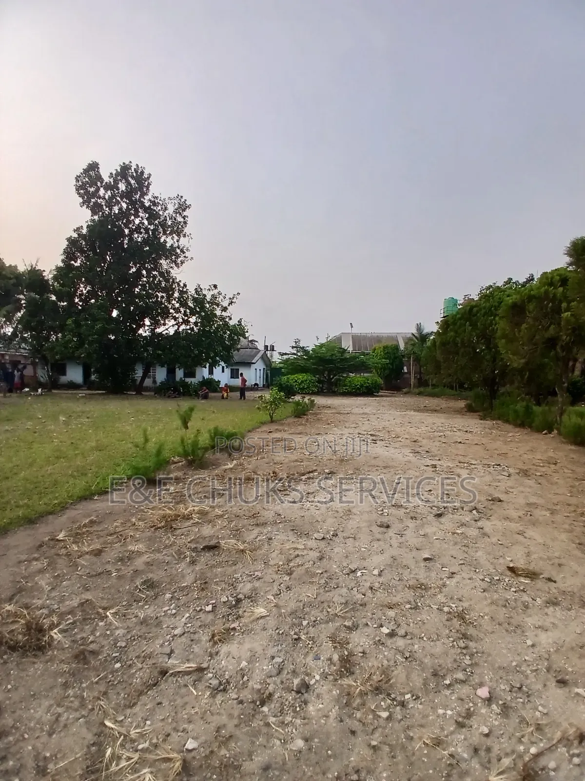 15 Plots of Lands With a Big School on It for Sale