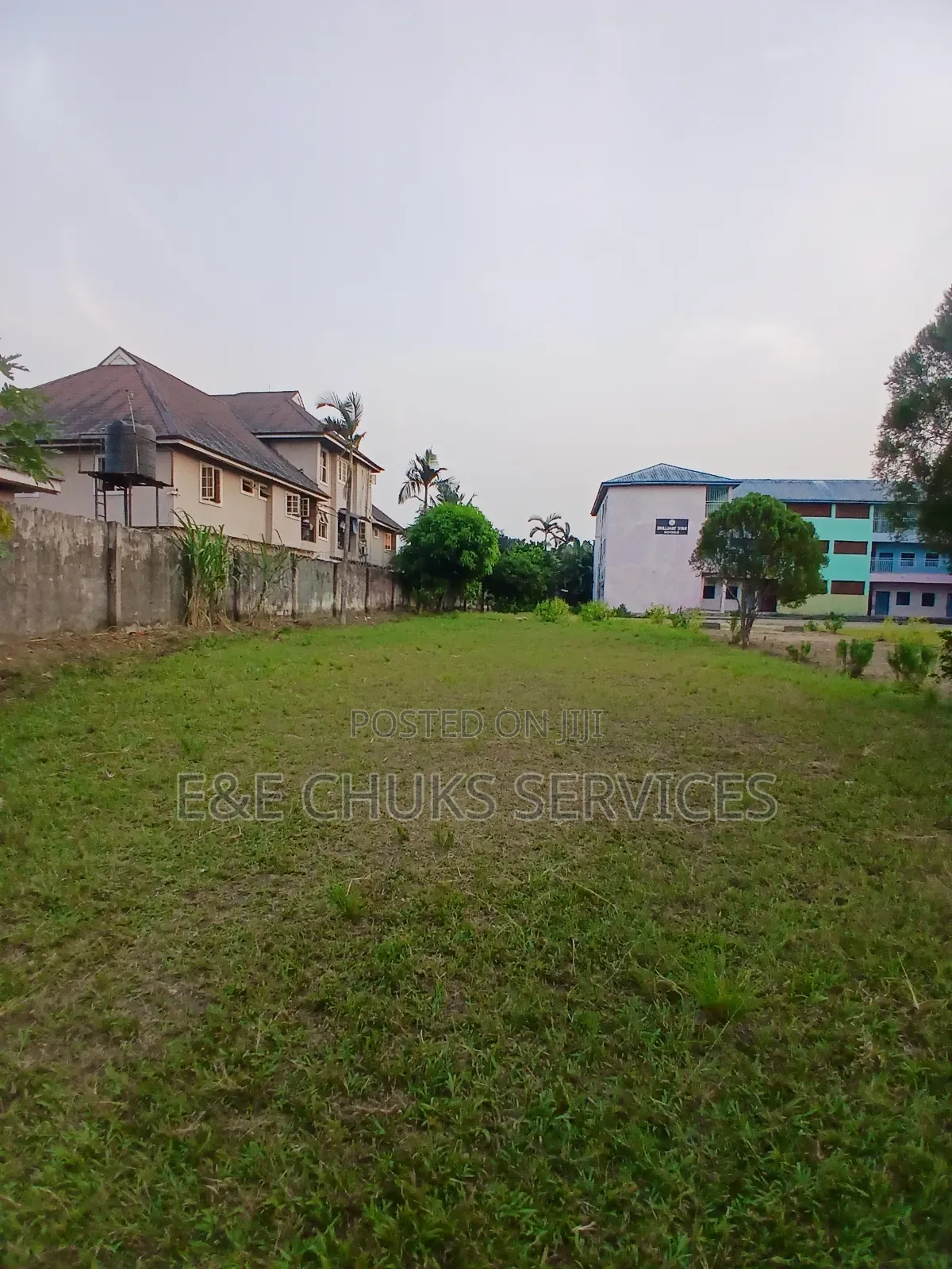 15 Plots of Lands With a Big School on It for Sale