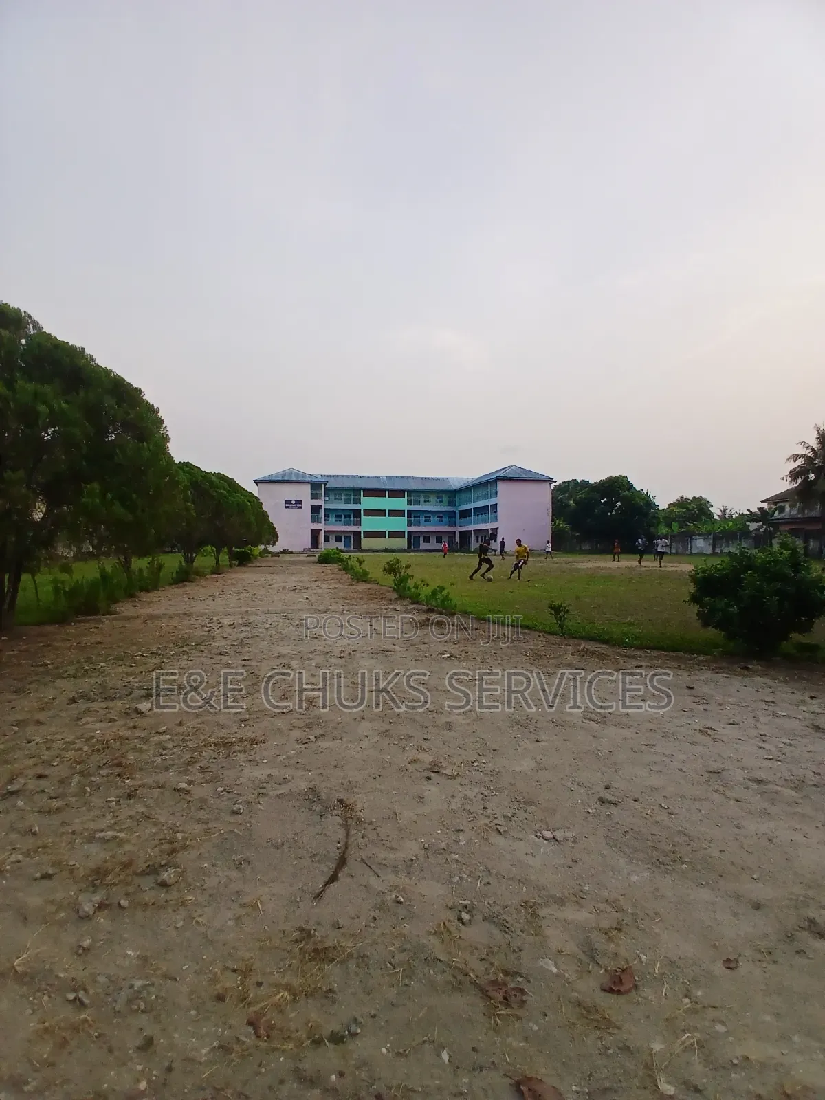 15 Plots of Lands With a Big School on It for Sale