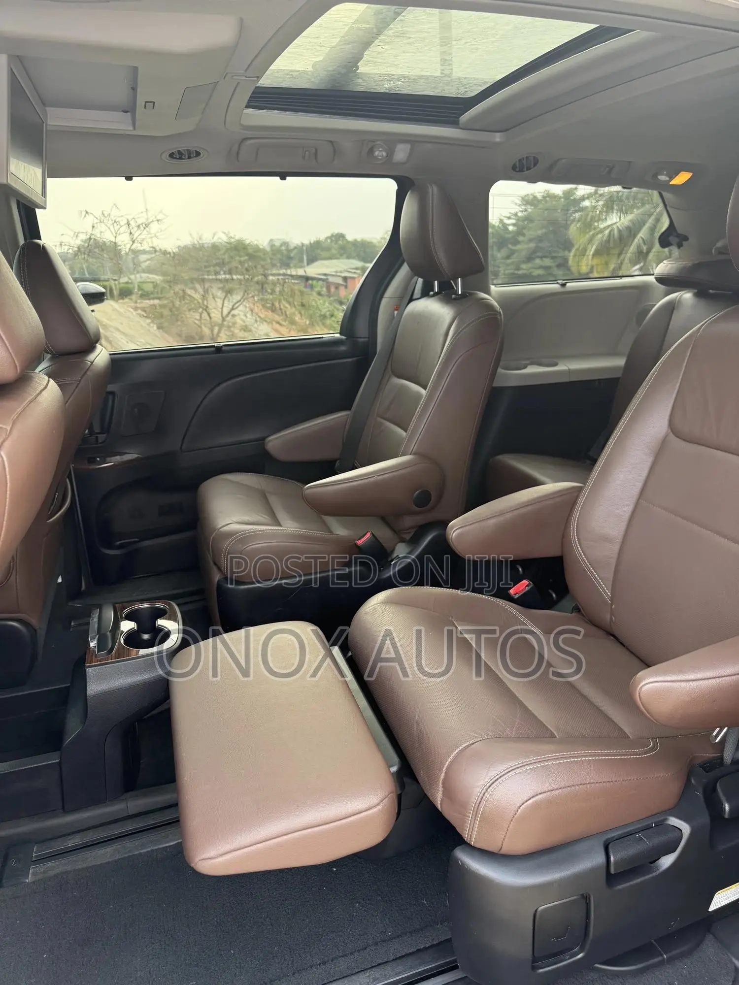 Toyota Sienna Limited Premium 7 Passenger (3.5L 6cyl 8A) 2017 Silver