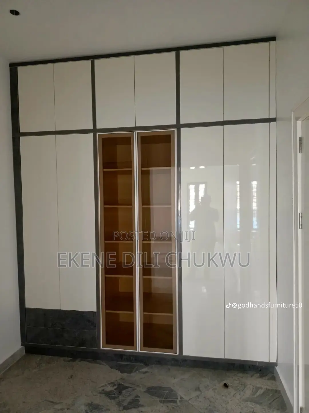 Luxury Full-Height Inbuilt Wardrobe With Glass Display Island Unit