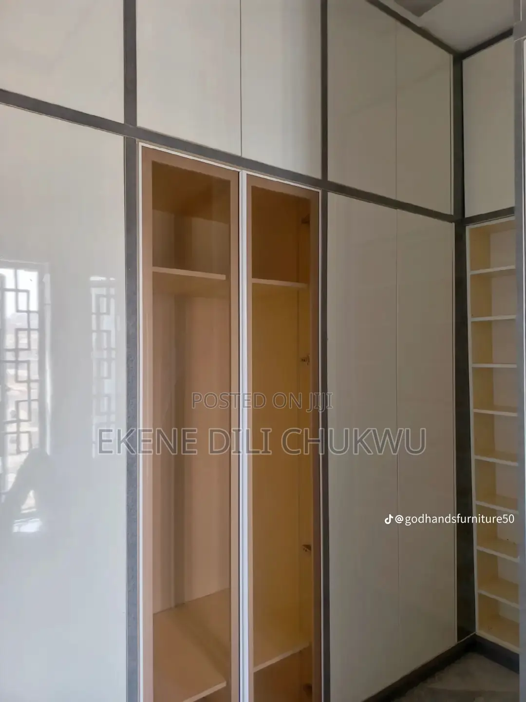 Luxury Full-Height Inbuilt Wardrobe With Glass Display Island Unit