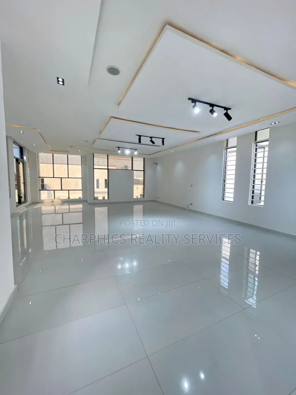 5bdrm Duplex in Lekki Phase 2 for sale