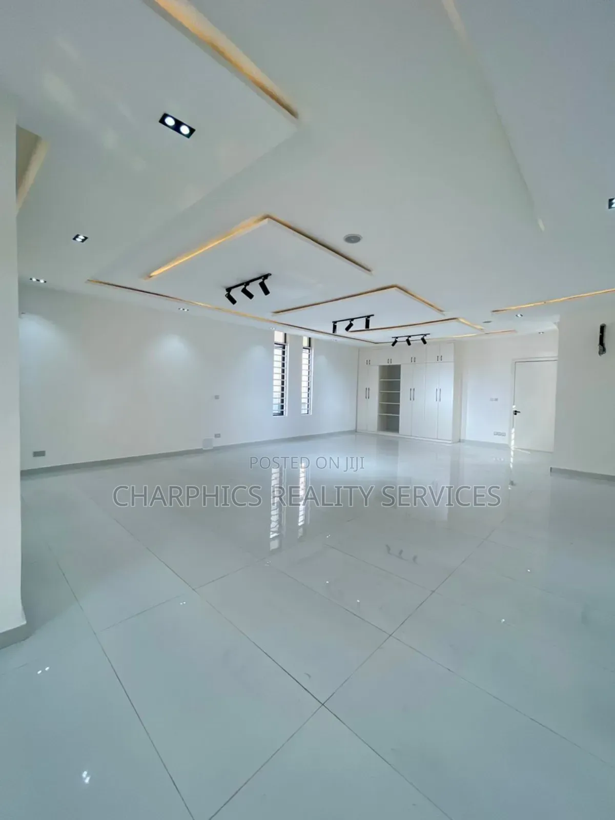 5bdrm Duplex in Lekki Phase 2 for sale