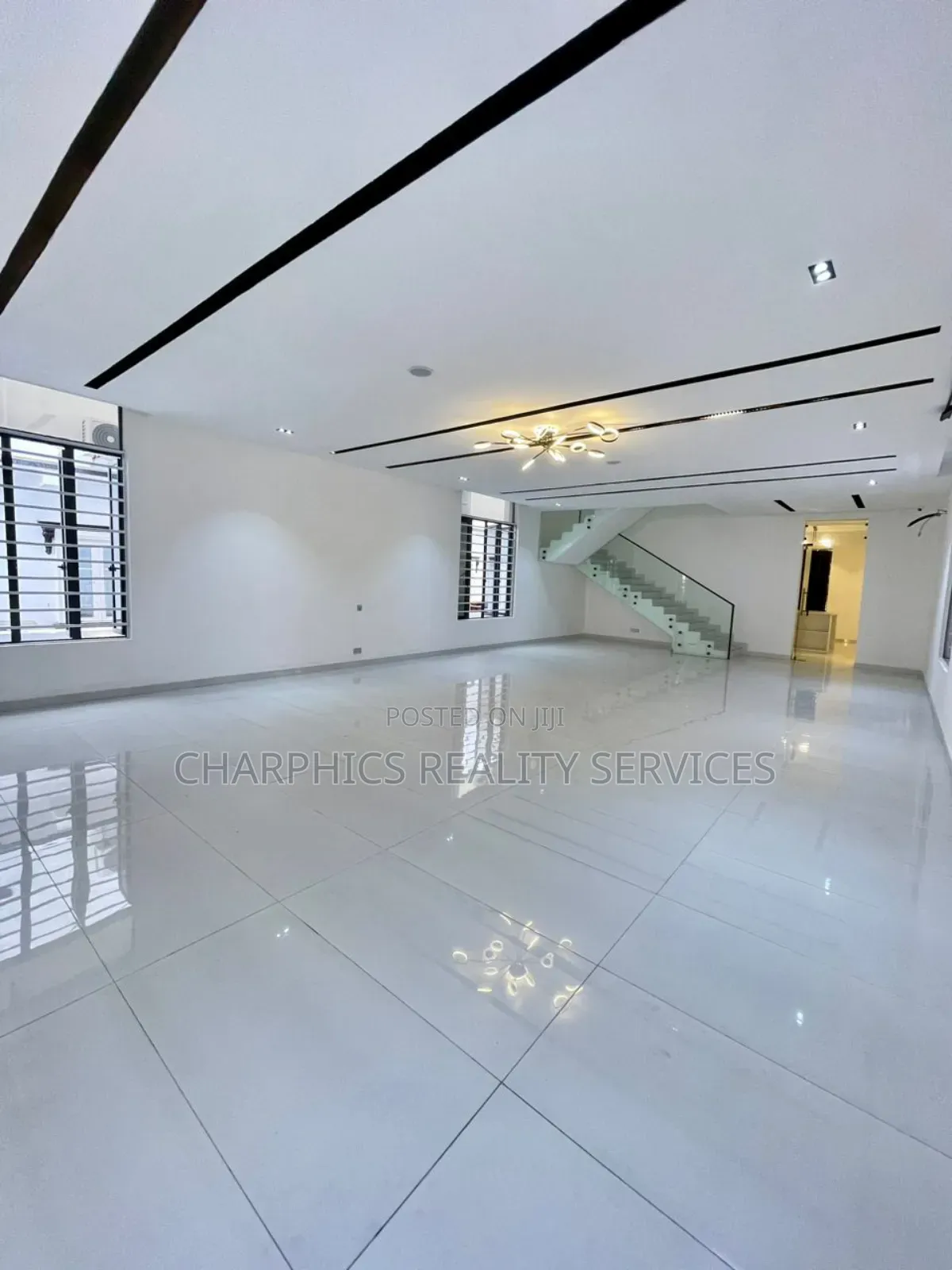 5bdrm Duplex in Lekki Phase 2 for sale