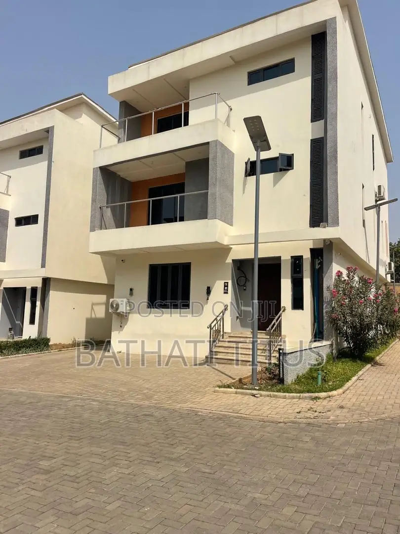 4bdrm Duplex in Life Camp for rent