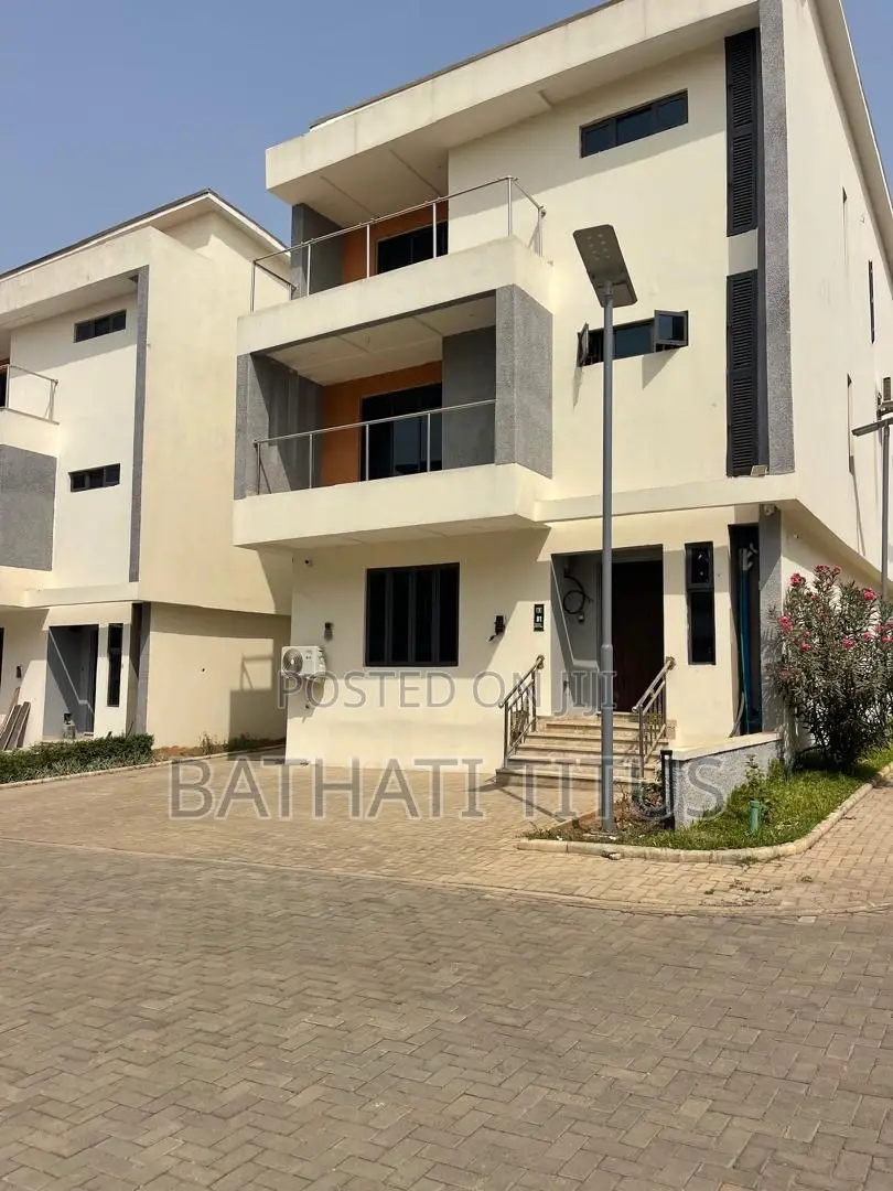 4bdrm Duplex in Life Camp for rent
