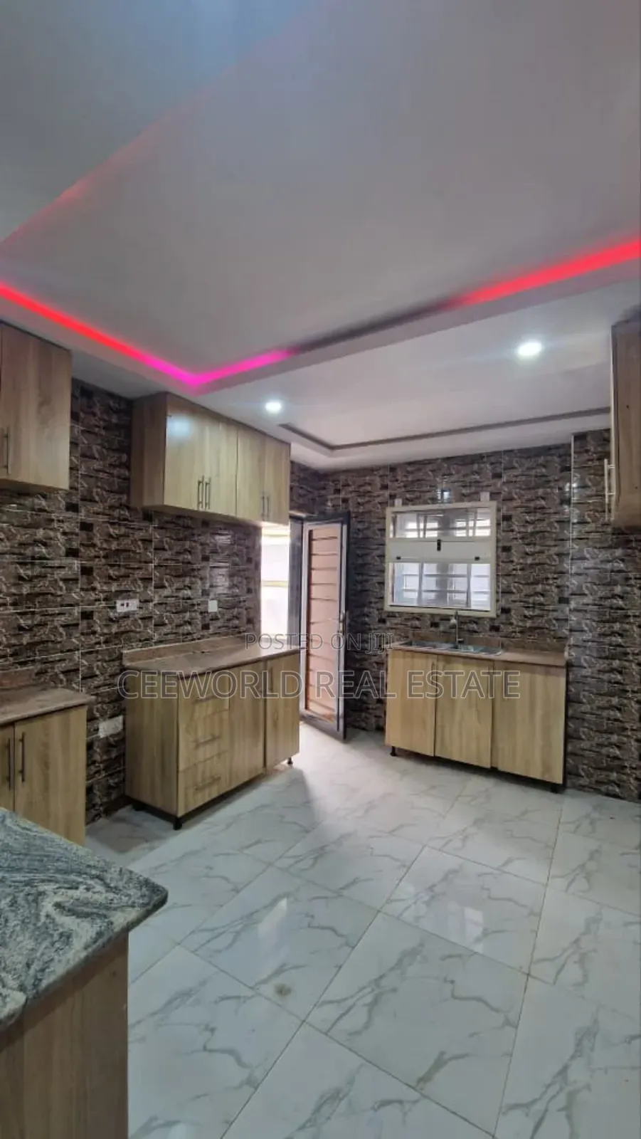 4bdrm Duplex in Emmanuel Estate, Idishin for sale